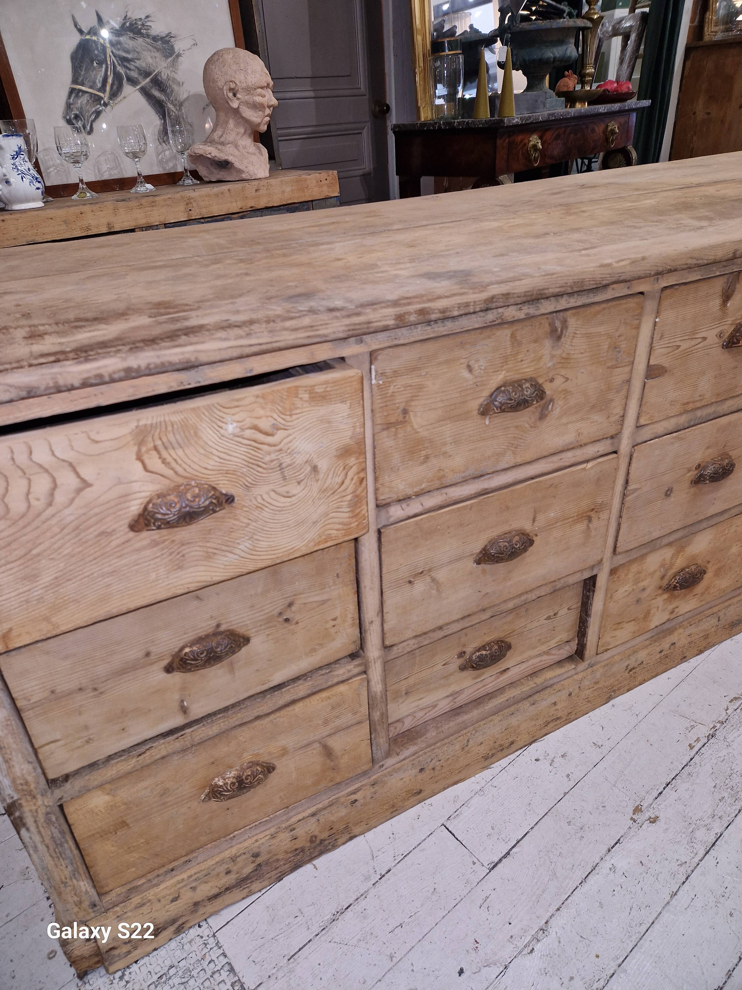 banque en pin 24 tiroirs