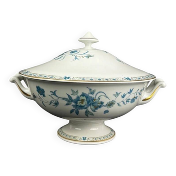 Haviland Limoges soup tureen model Nankin with blue and gold decoration.