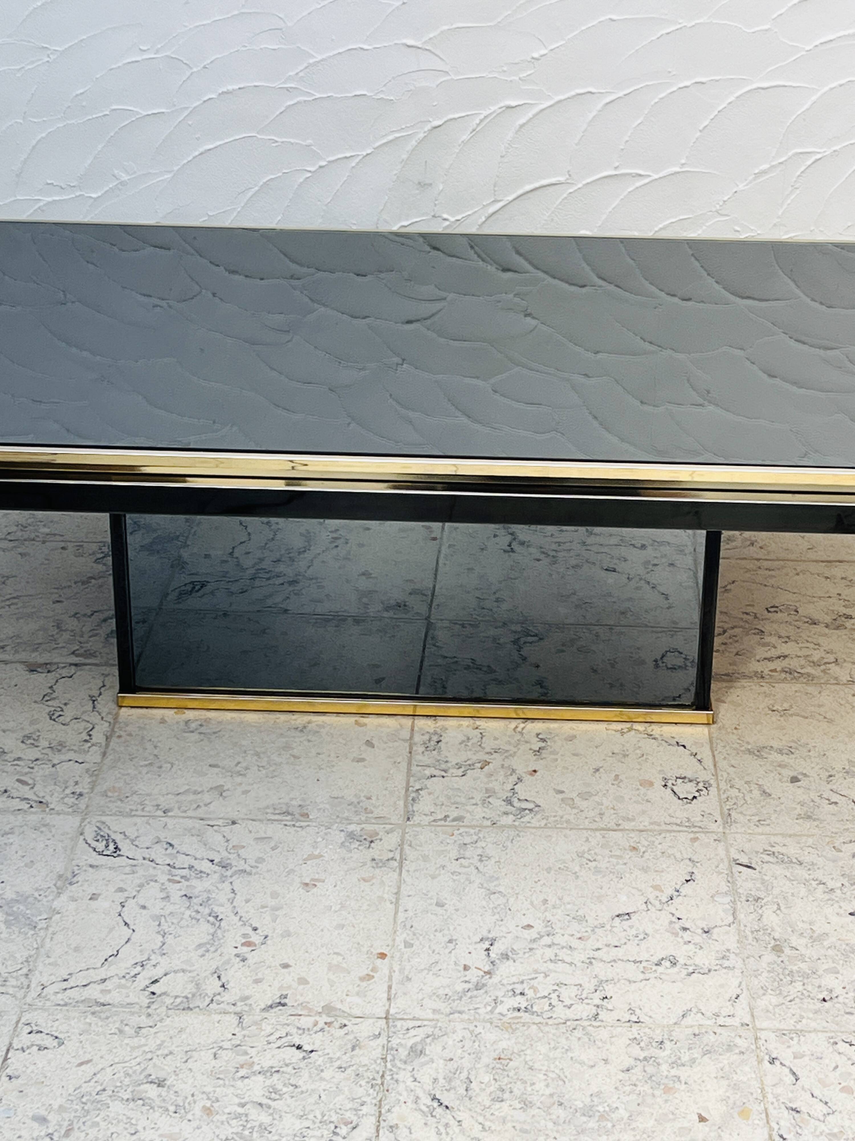 Table basse bicolore en laiton et miroir noir par Fedam