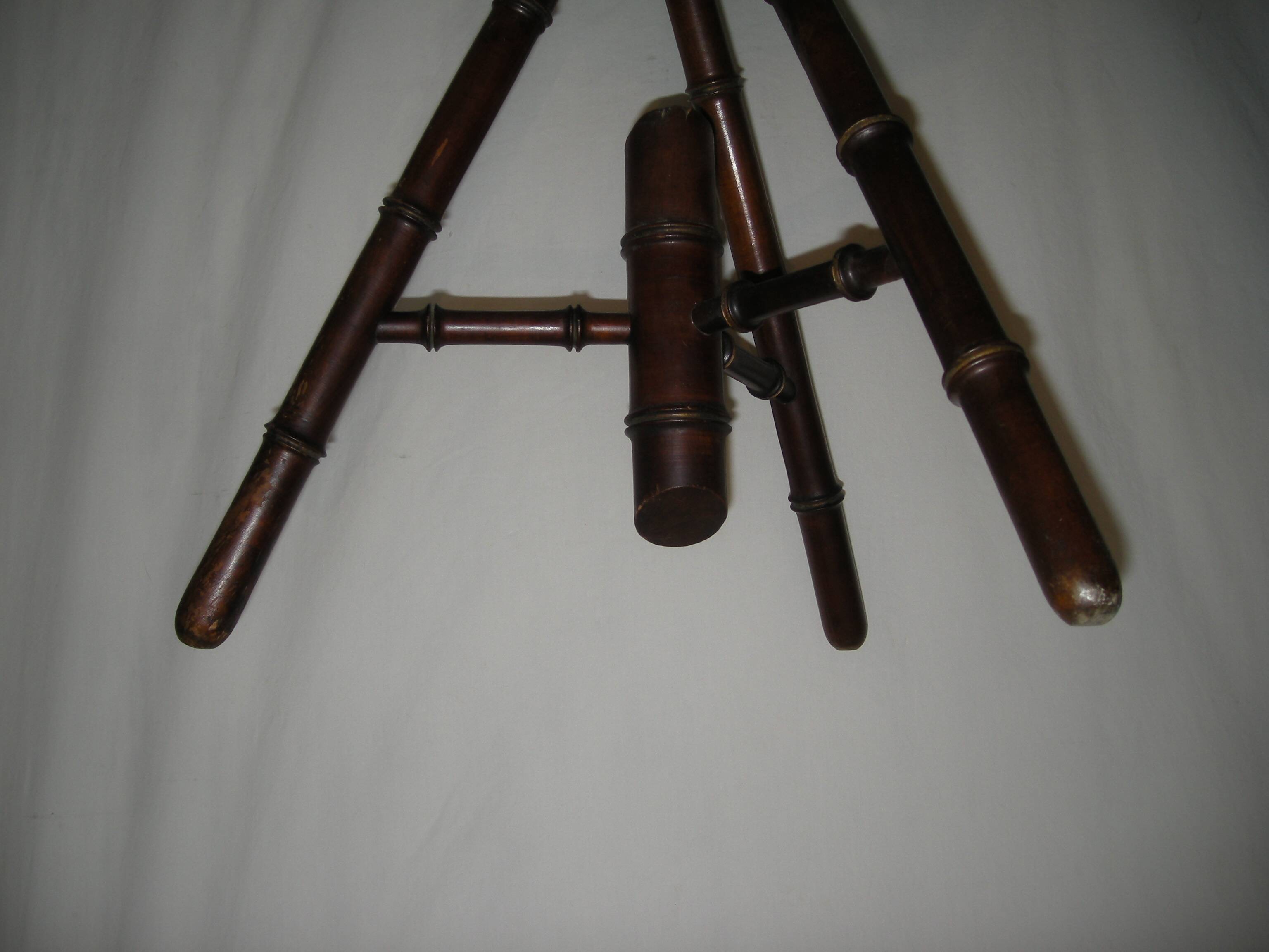 Napoleon III period tripod selette