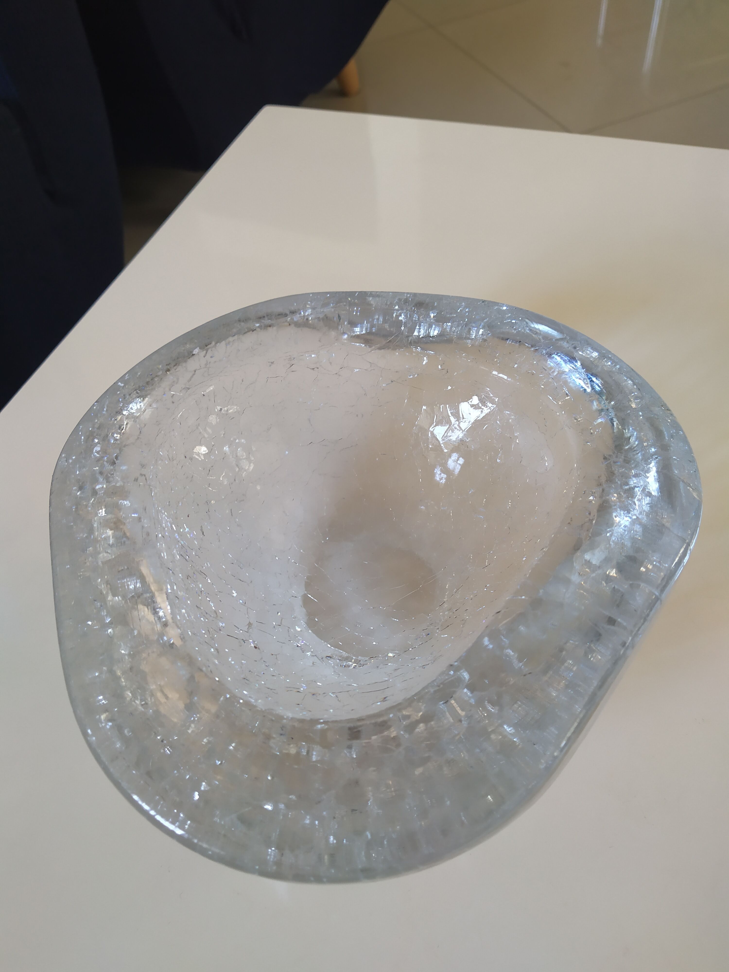 Imposing cracked glass mortar