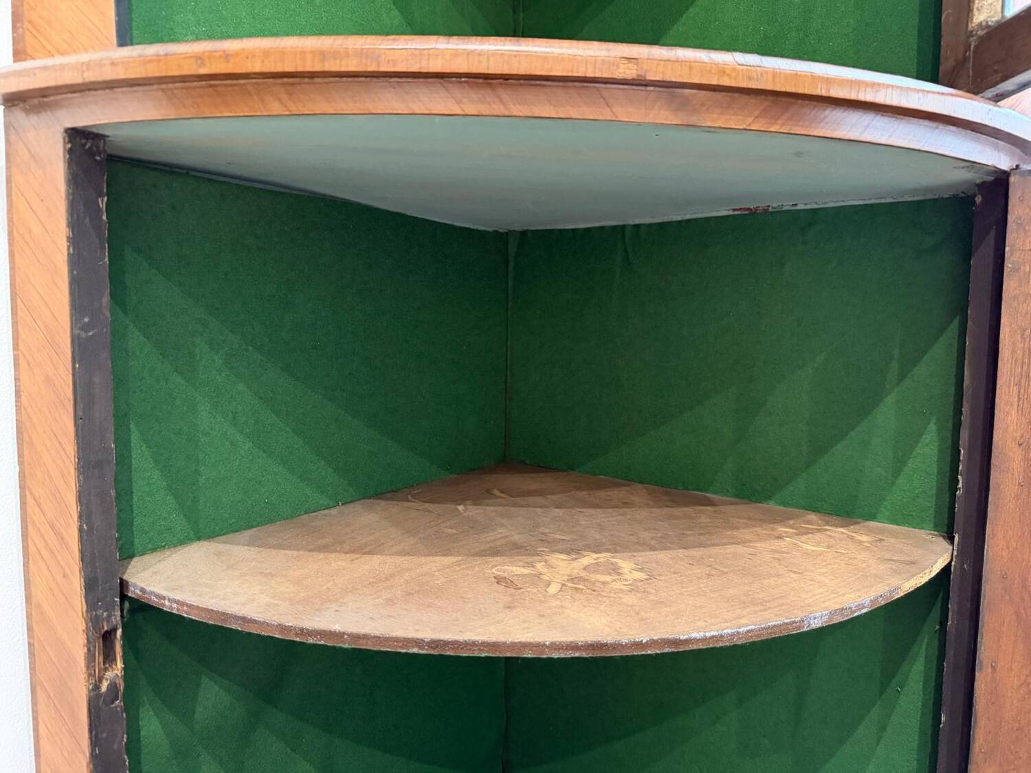 Corner display cabinet