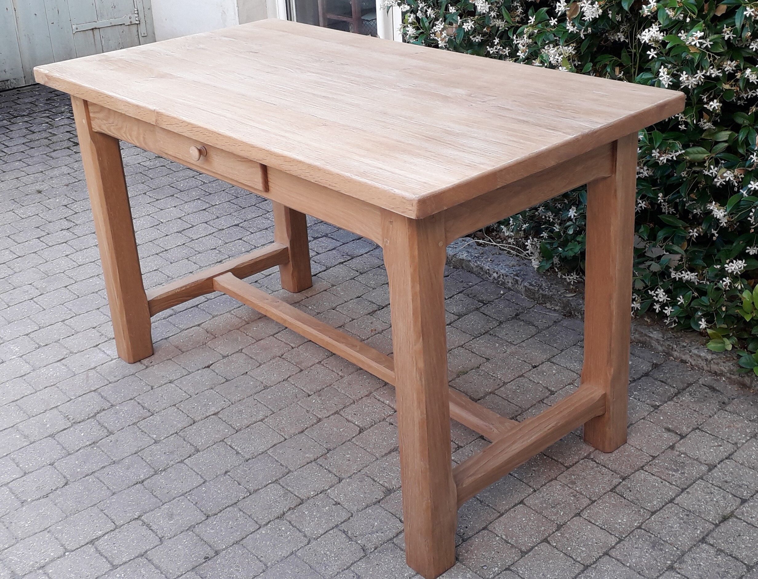 Farm table