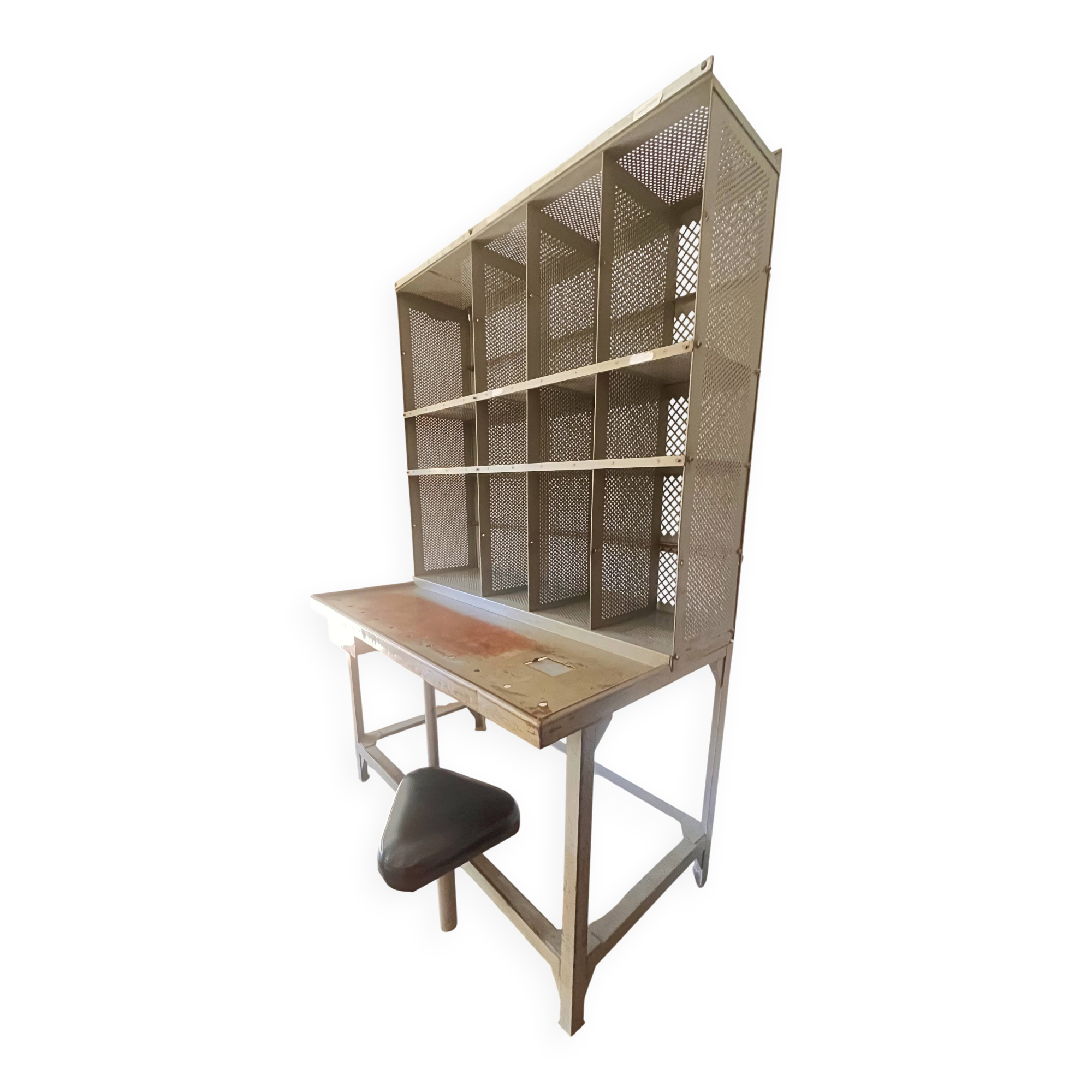 Bureau de tri postal industriel