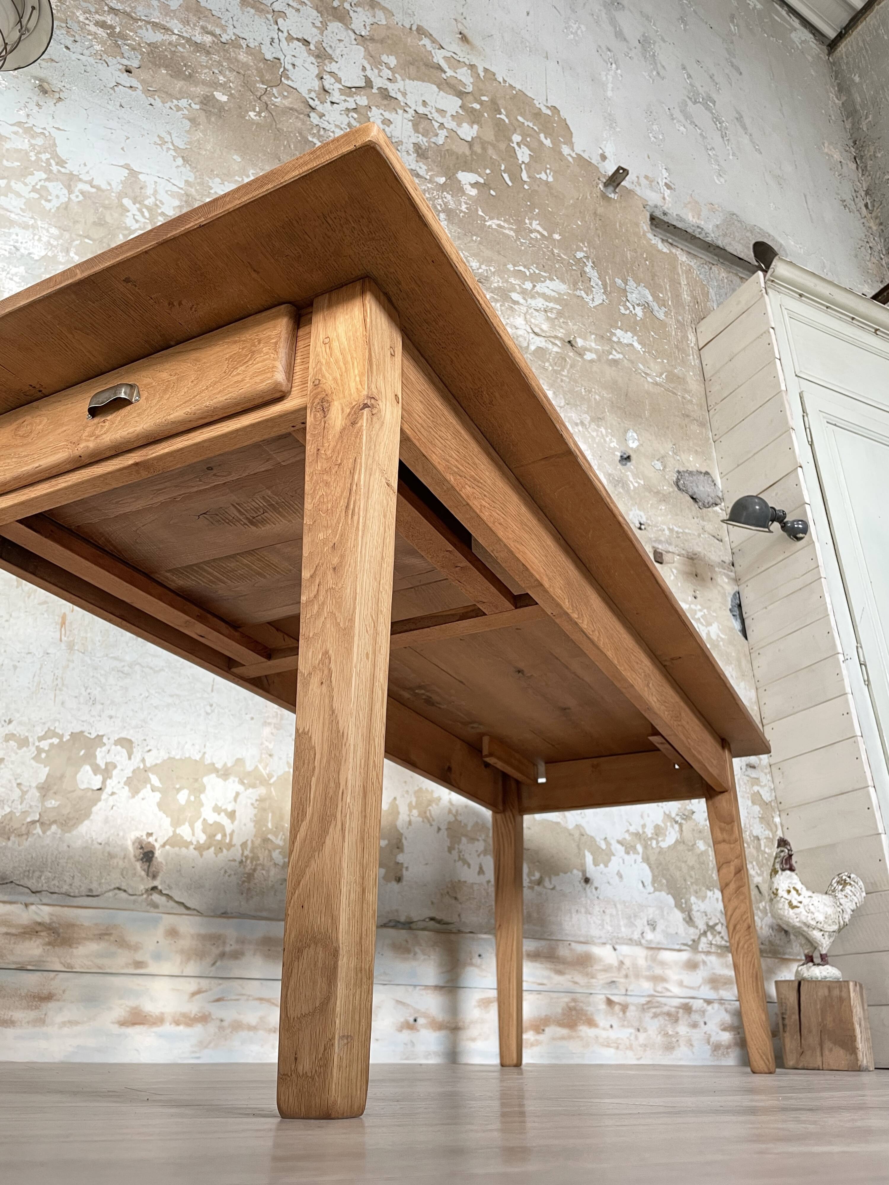 Vintage farmhouse table in solid oak.