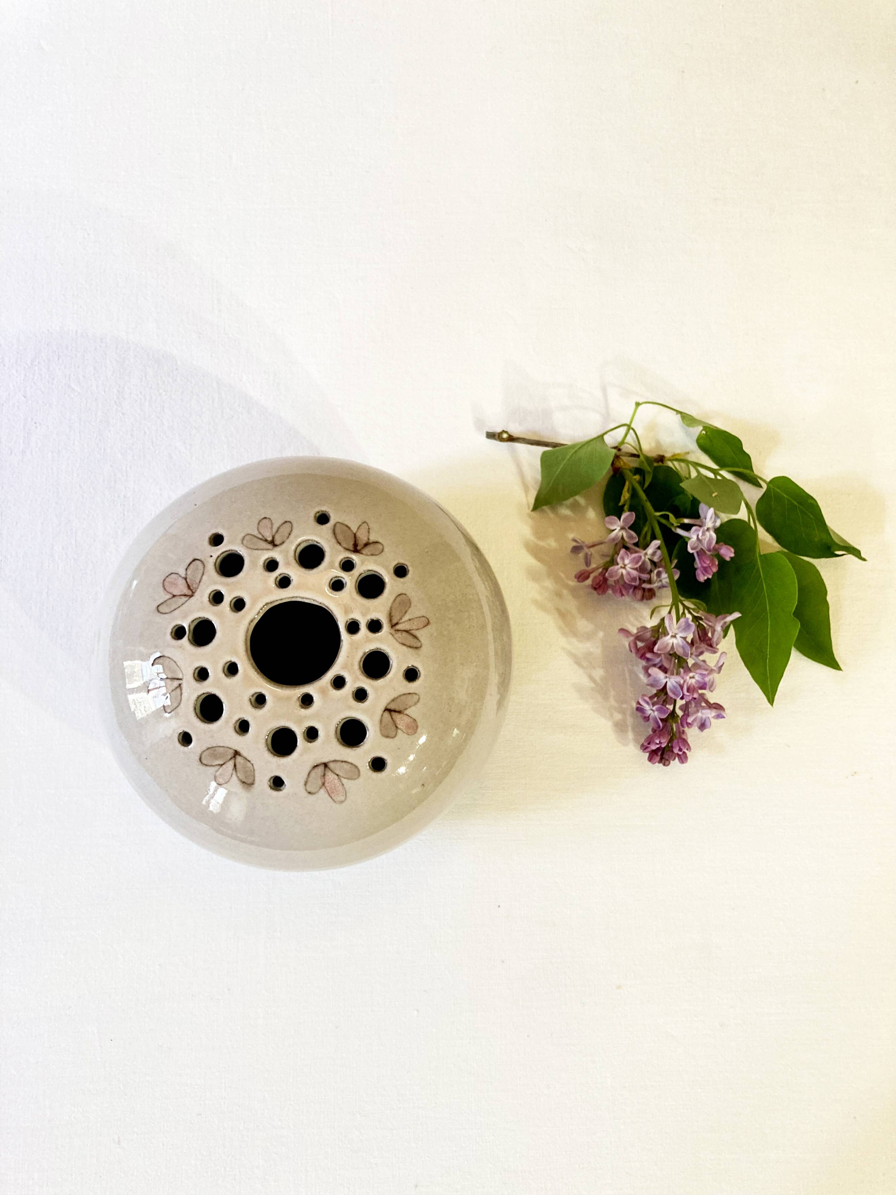 Vase with flowers in glazed ceramic