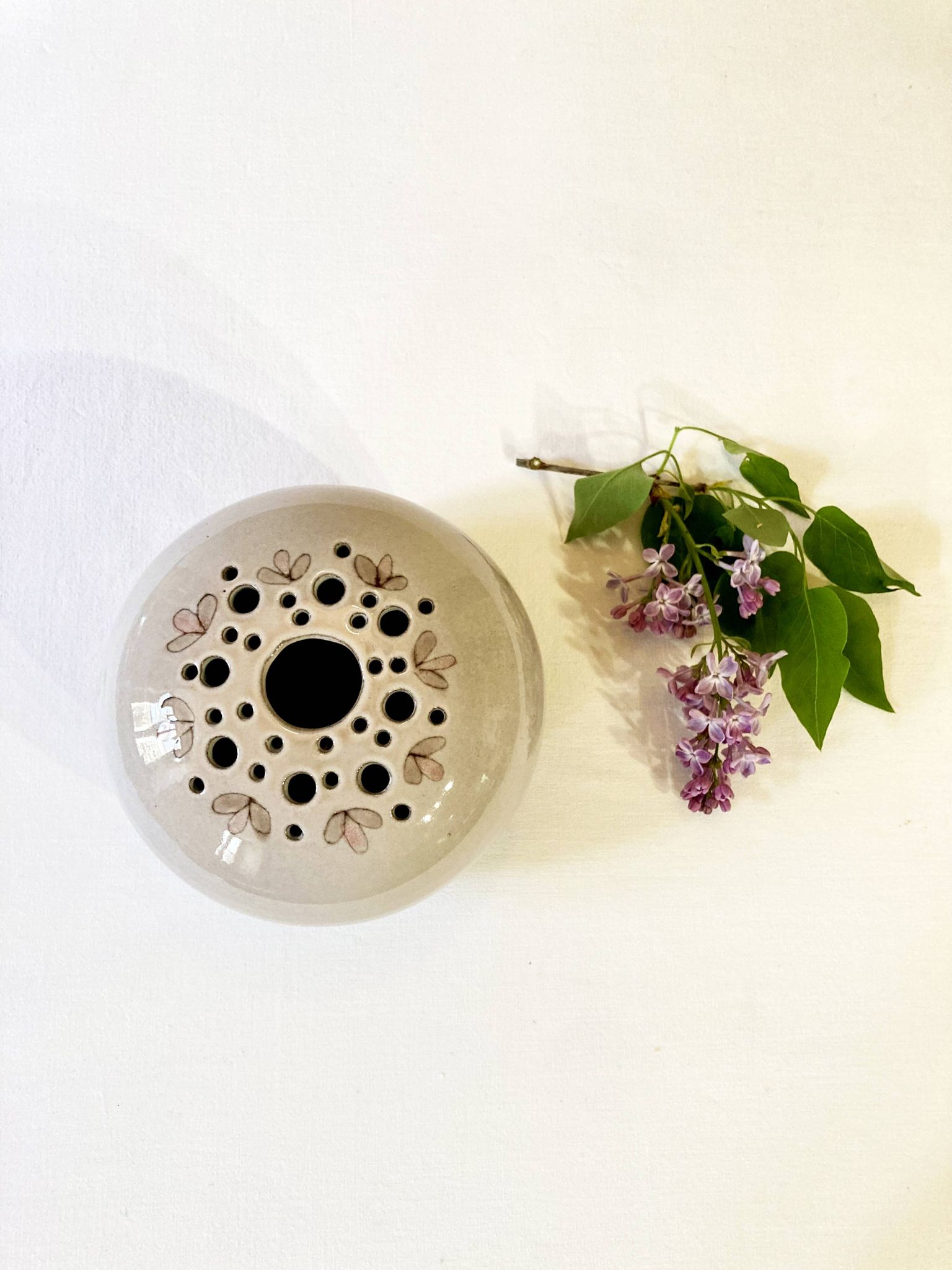 Vase pique fleurs en céramique vernissée