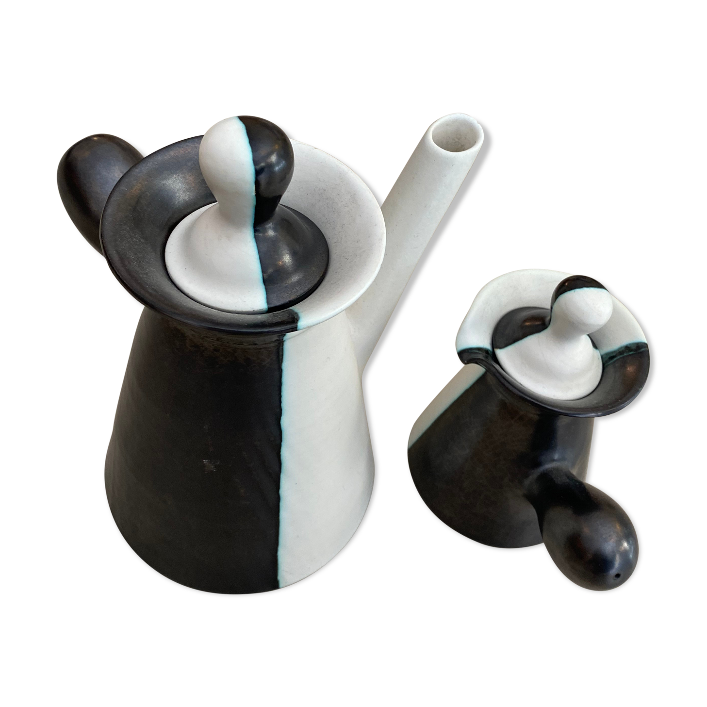 Teapot and milk pot