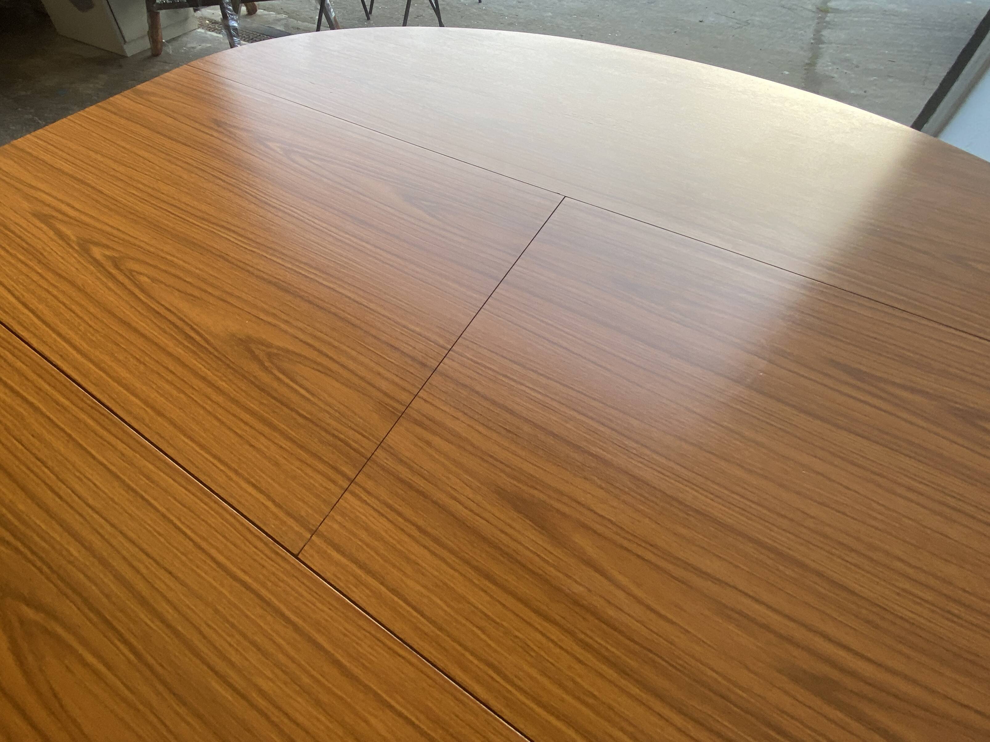 1960’s Mid-Century Modern extending dining table by Schrieber Furniture