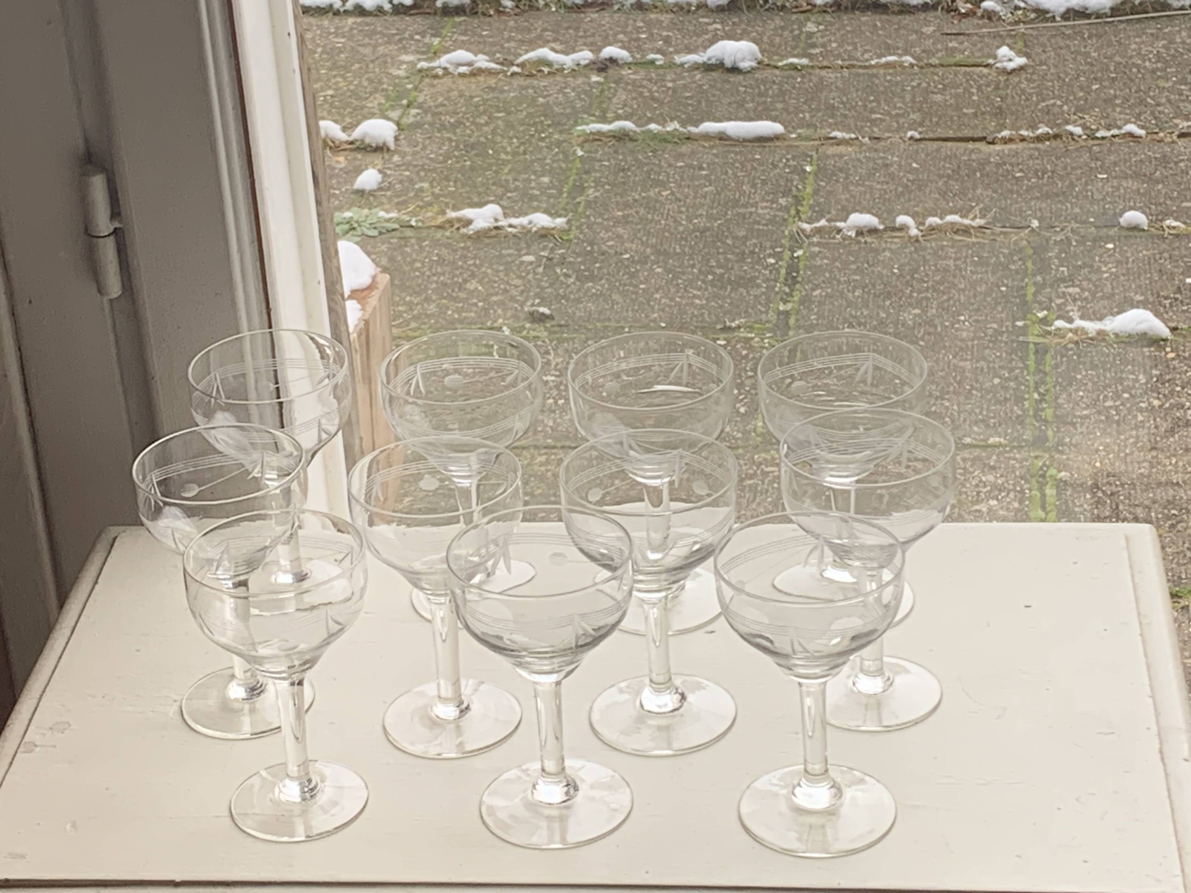 10 wine glasses, carved transparent glass, art deco cups, old and trendy