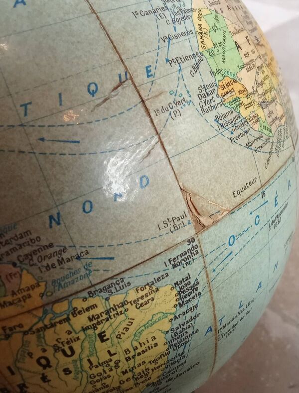 Ancien globe terrestre mappemonde Girard et Barrère