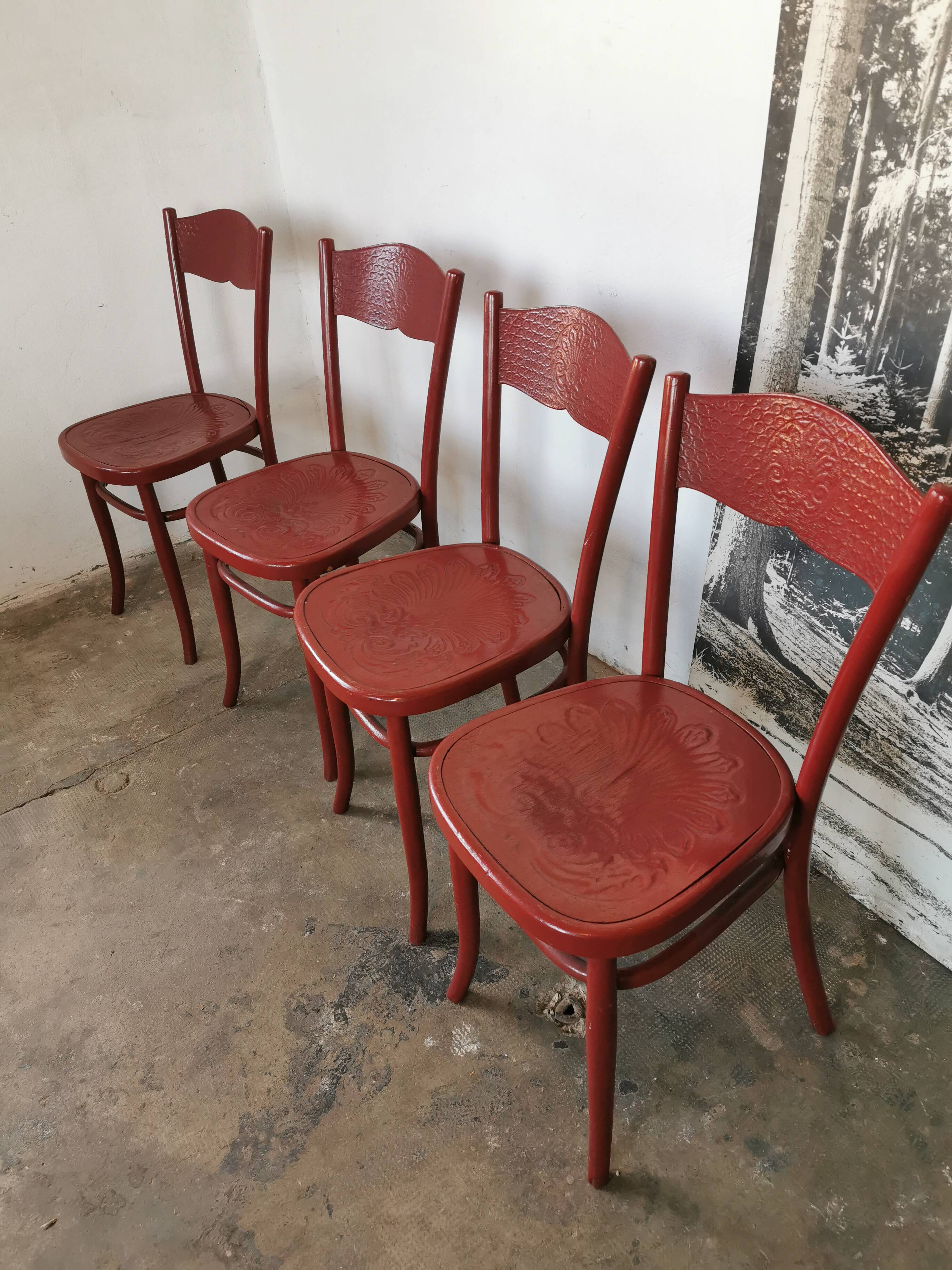 Set of 4 curved wooden bistro chairs Fischel
