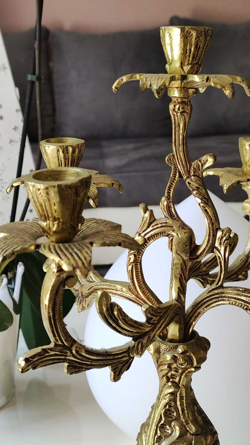 Old chandelier with 5 branches, decorated with Rinceaux, Louis XV / Rocaille style. In gilded bronze