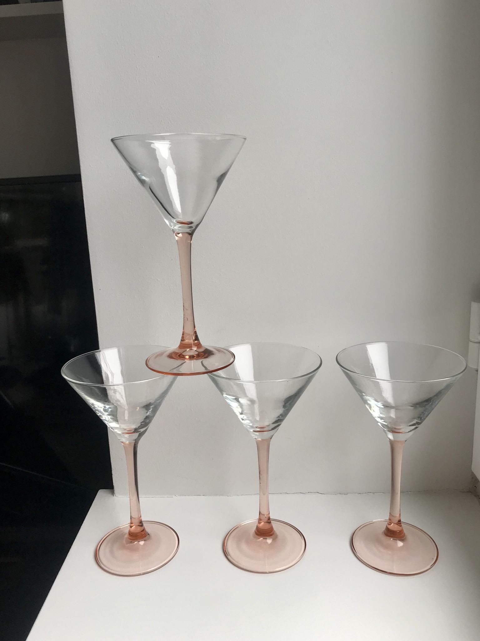 Lot de 4 verres à cocktail à pieds roses années 70