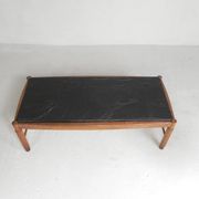 Table basse vintage en chêne avec plateau en ardoise dans un cadre en chêne, années 1960
