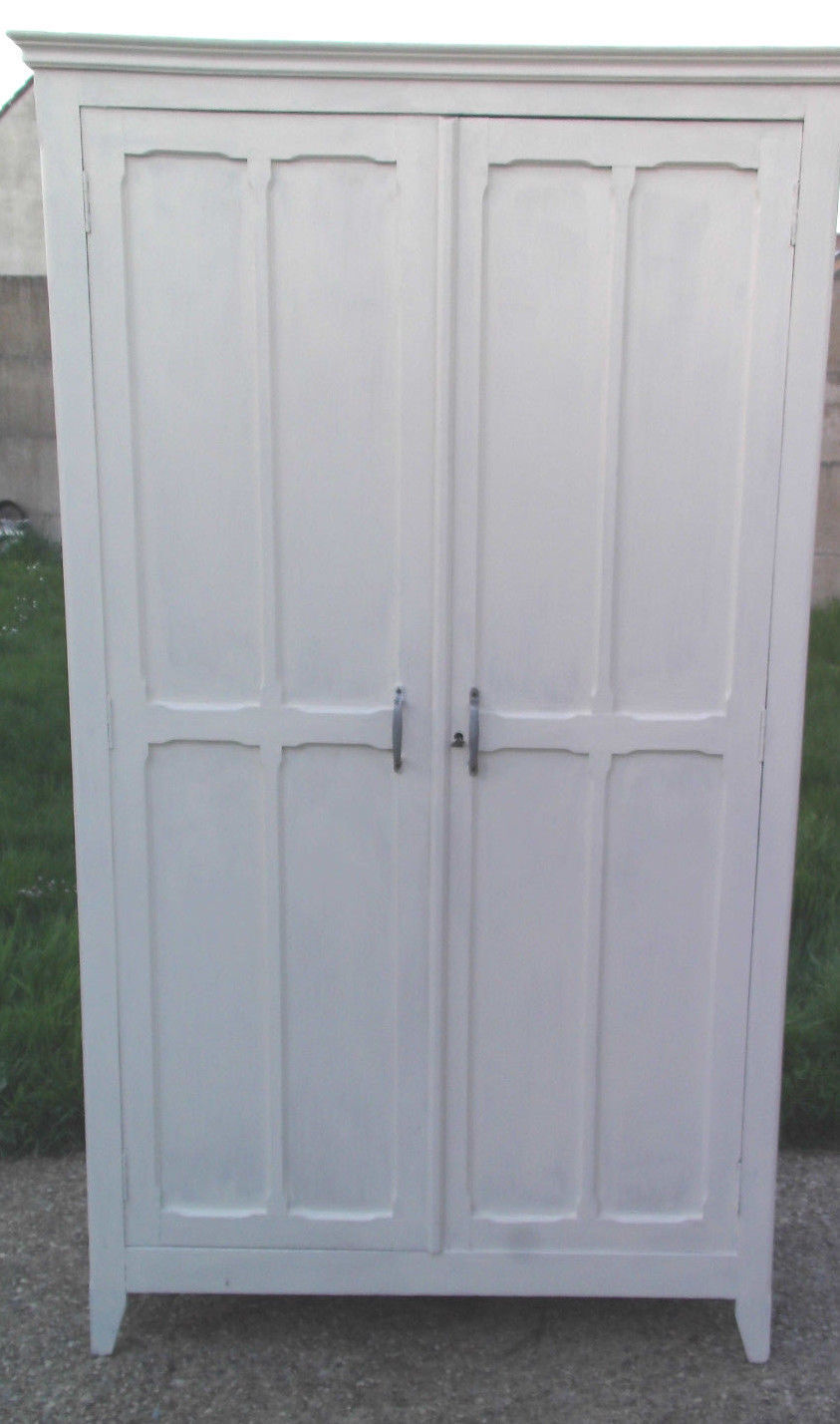 Cabinet paris with key