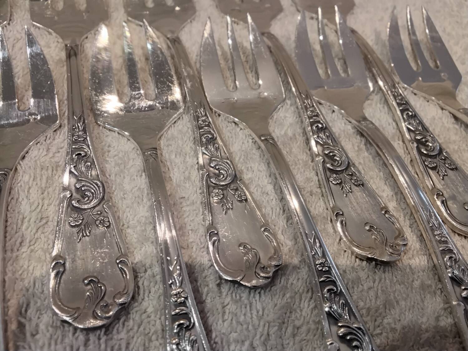 12 silver-plated oyster forks by silversmith Francois Frionnet, Floria