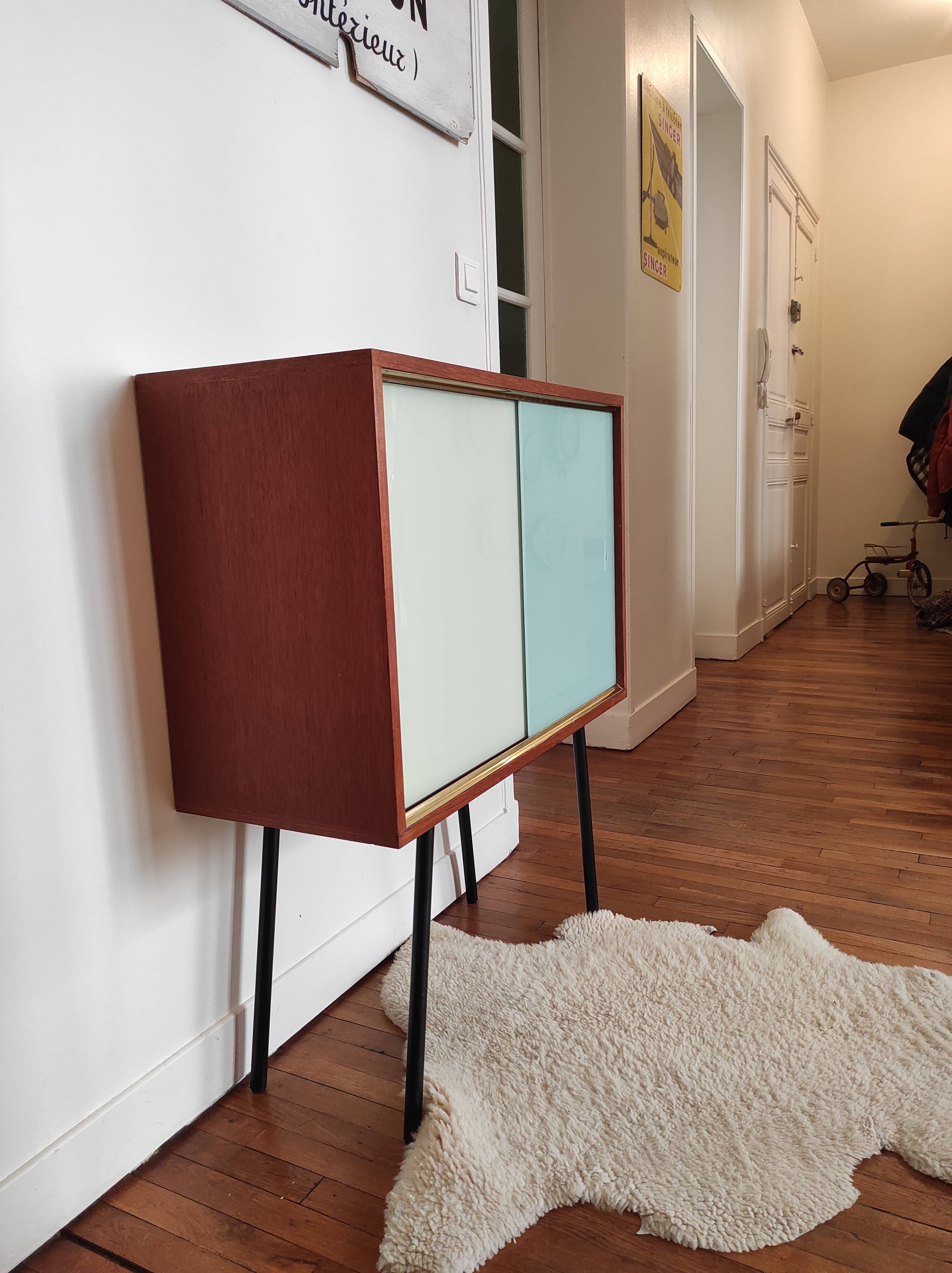 60s showcase on metal compass feet