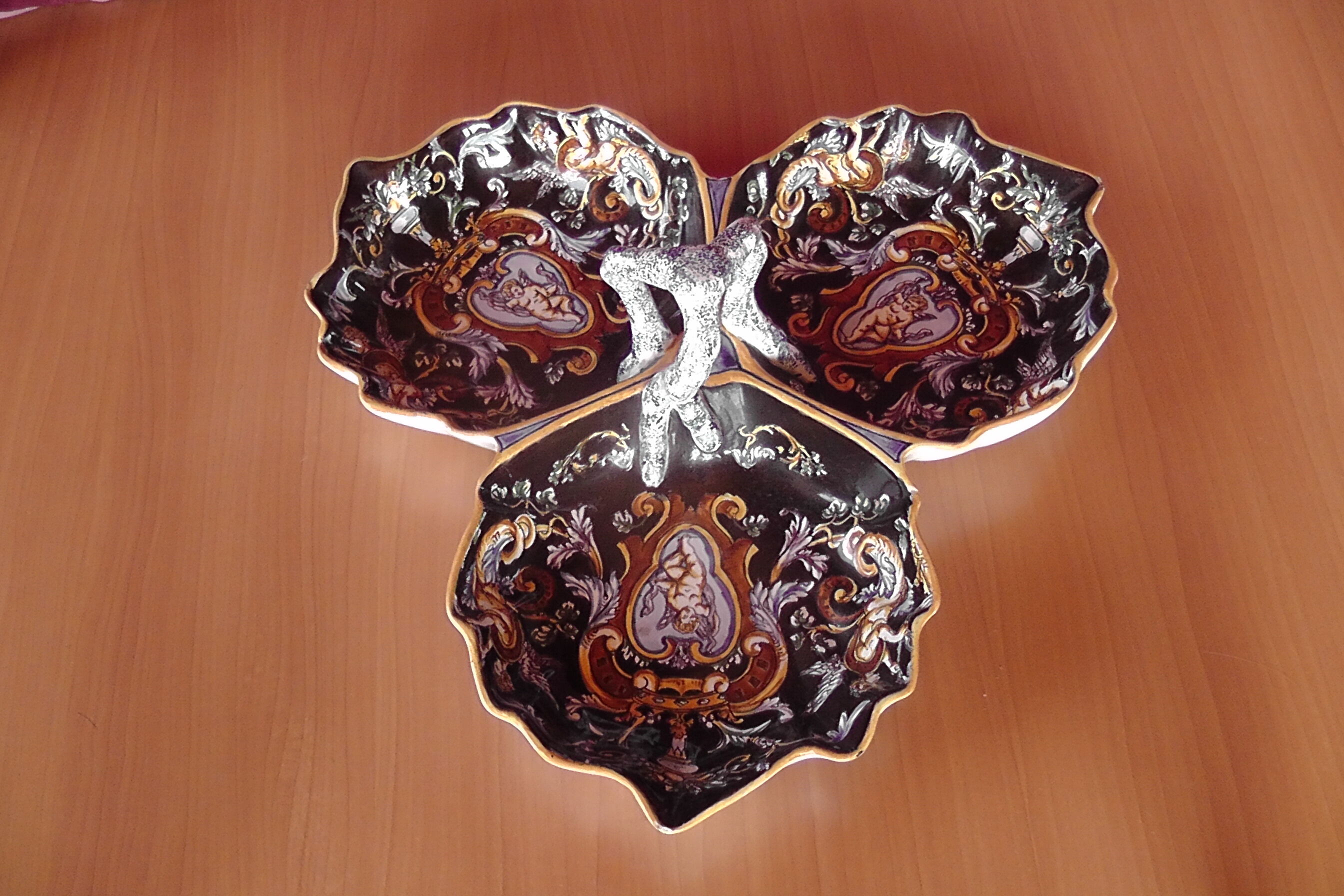 Trilobed beggar servant Gien XIX Century