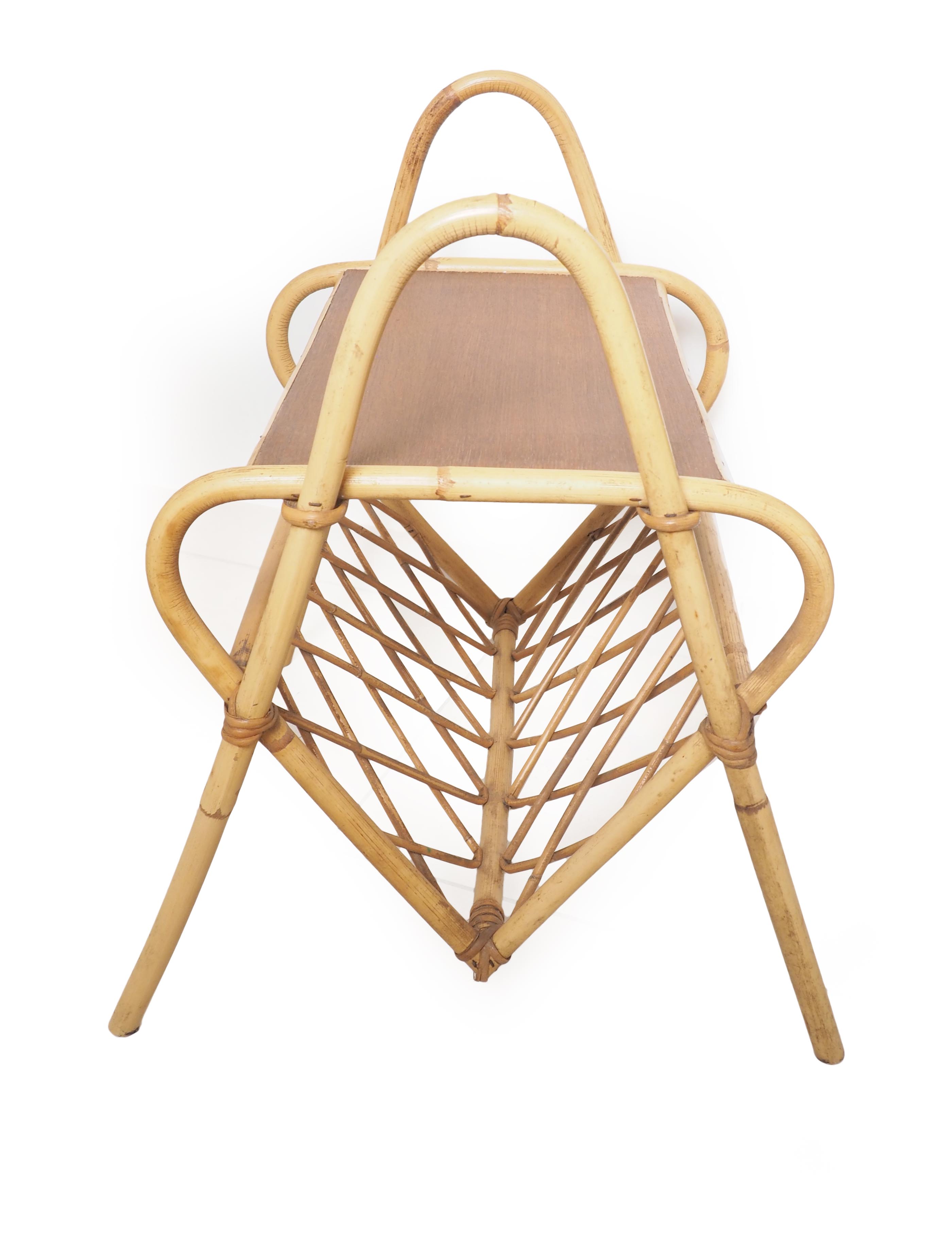 Table porte revues rotin
