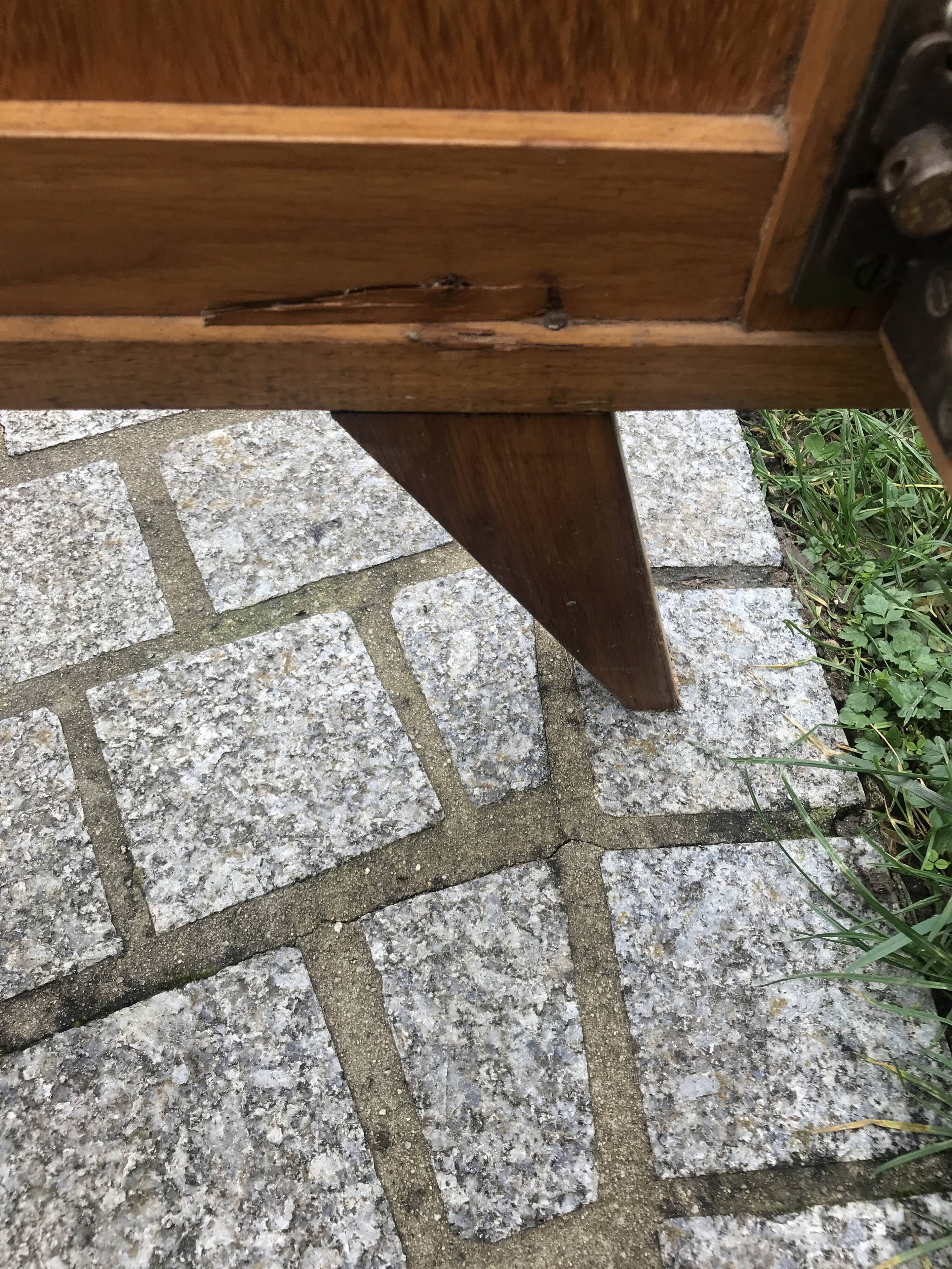 Bed with braces and feet compas vintage