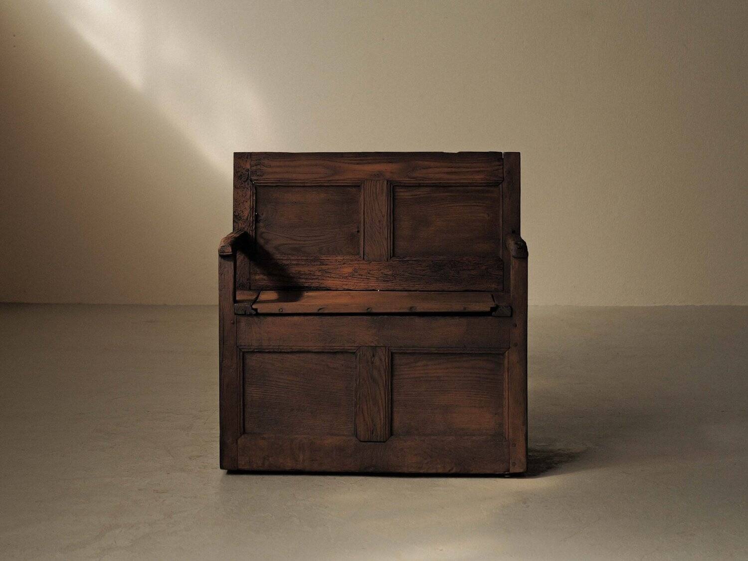 Farm chest bank in solid wood, Auvergne, 19th century