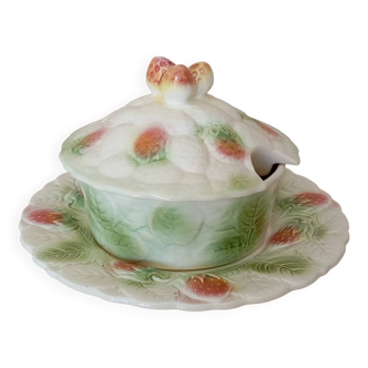 Salins strawberry jam in slip