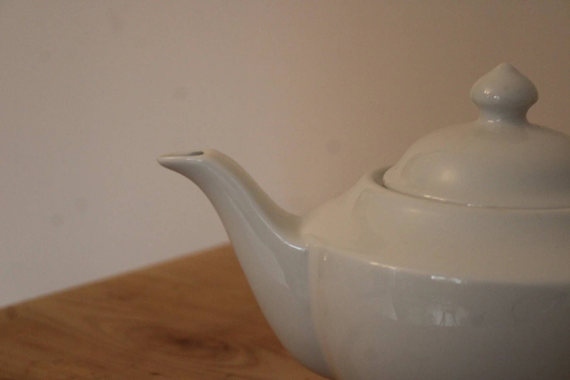 White ceramic teapot with glaze – Round shape and matching lid