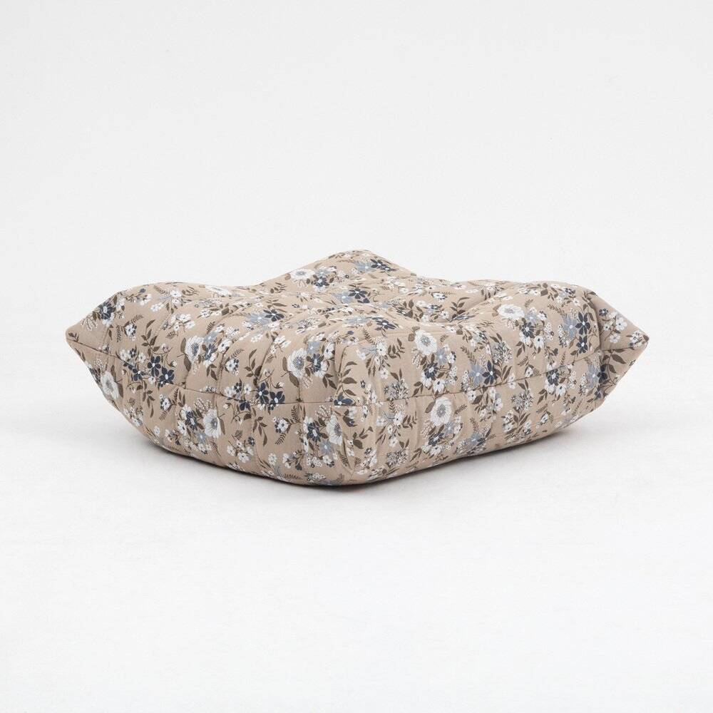 Pouf Togo et canapé 2 places tissu imprimé par Michel Ducaroy pour Ligne Roset