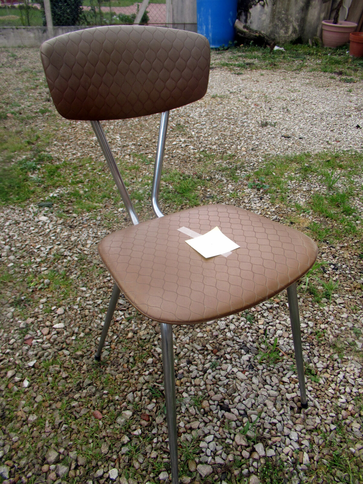 Série de 4 chaises en skaï et chrome années 60