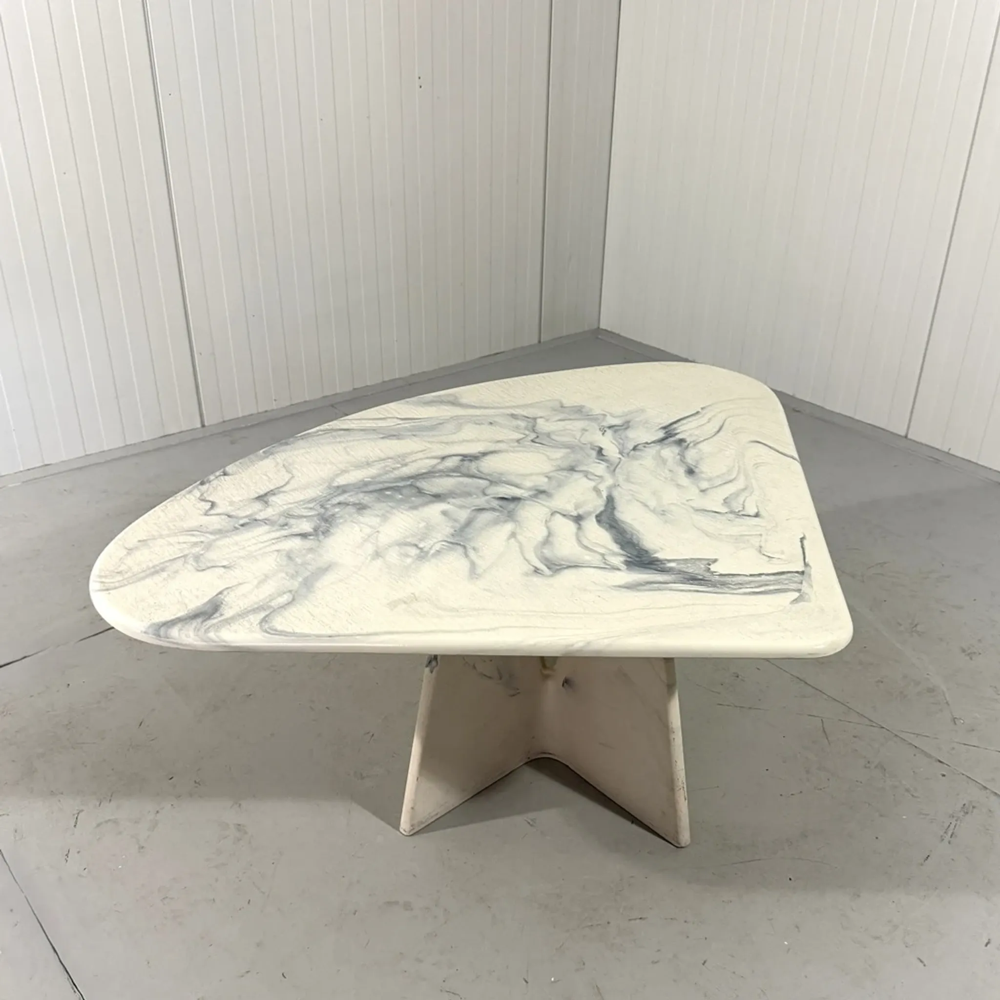 Table d'appoint en composite de marbre des années 1980