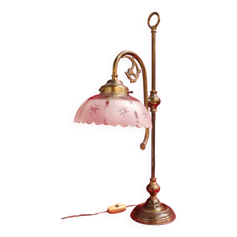 grande lampe 1900 laiton et abat jour verre  taillé  et opaque ,53x25 elec d origine ,