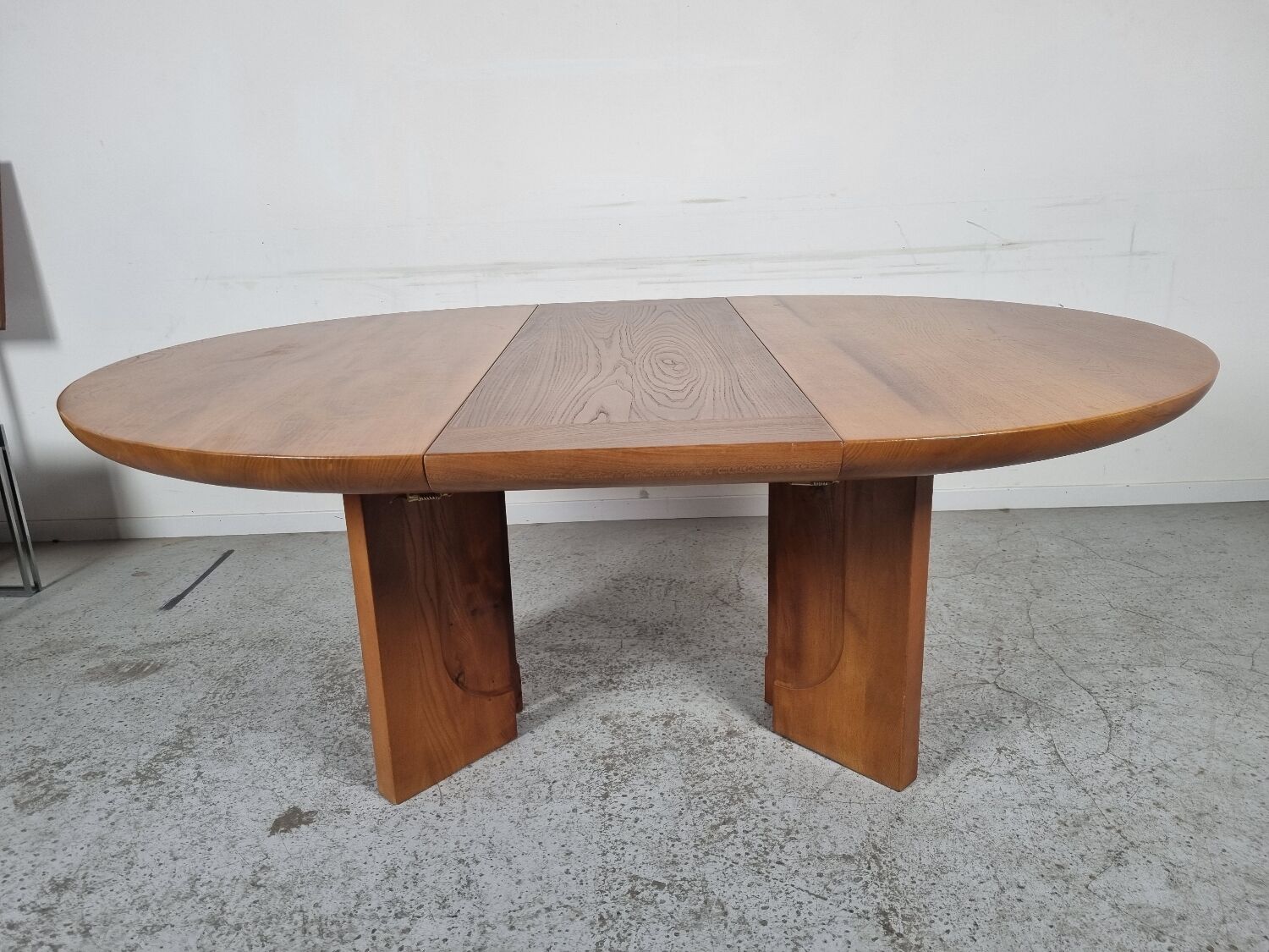 Table à manger en orme de Luigi Gorgoni années 80