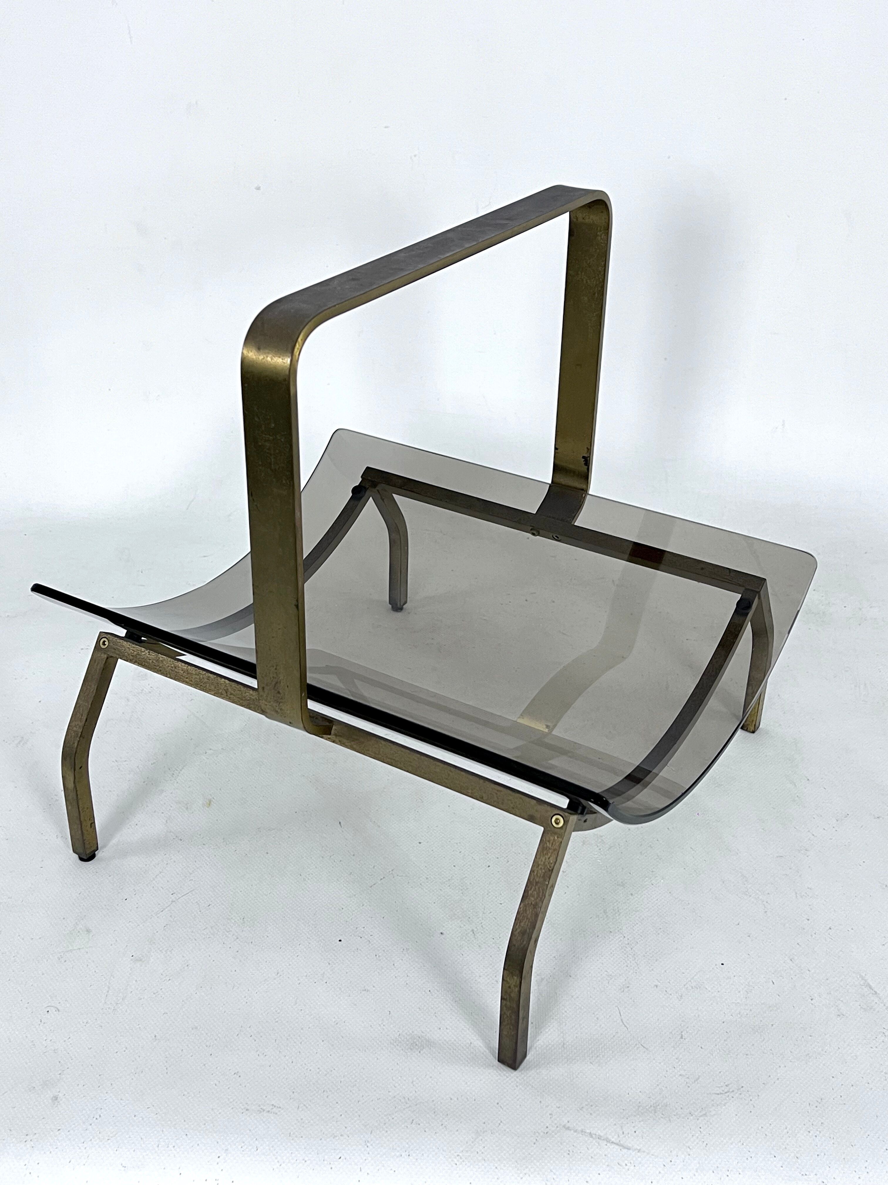 Fontana Arte, Mid-Century brass and curved glass magazine holder. Italy 1960s