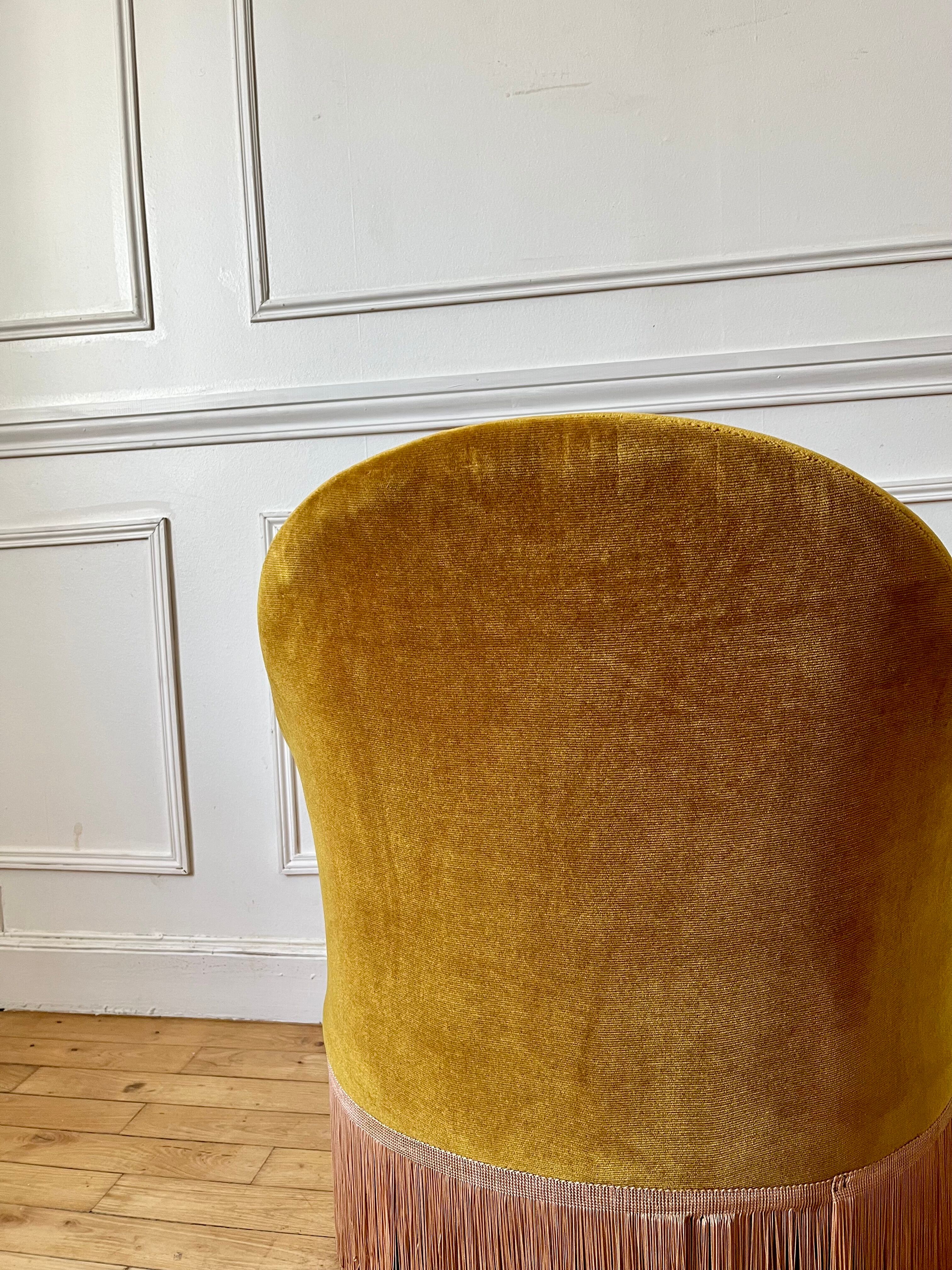 Toad armchair in gold velvet