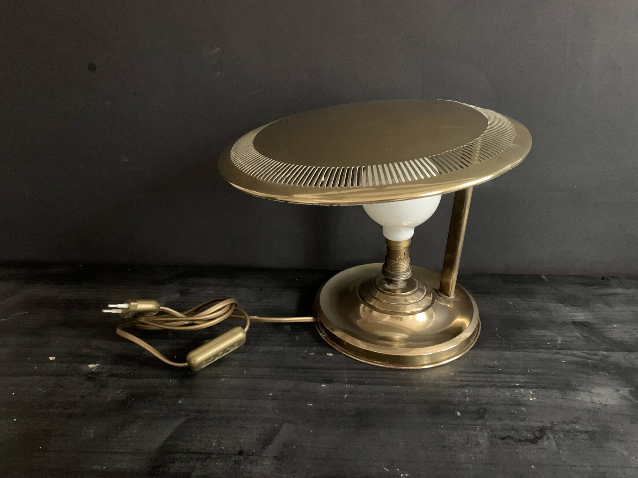 Bauhaus desk lamp, modernist in gilded brass, 1940s