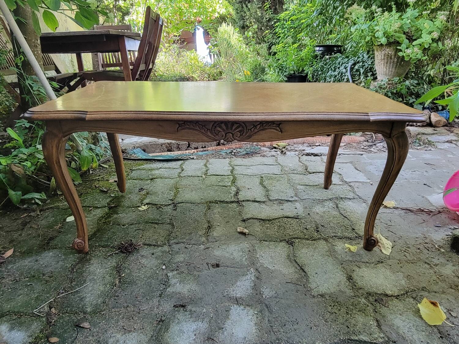 Louis XV coffee table in oak and cherry marquetry.