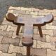 Tabouret tripode brutaliste