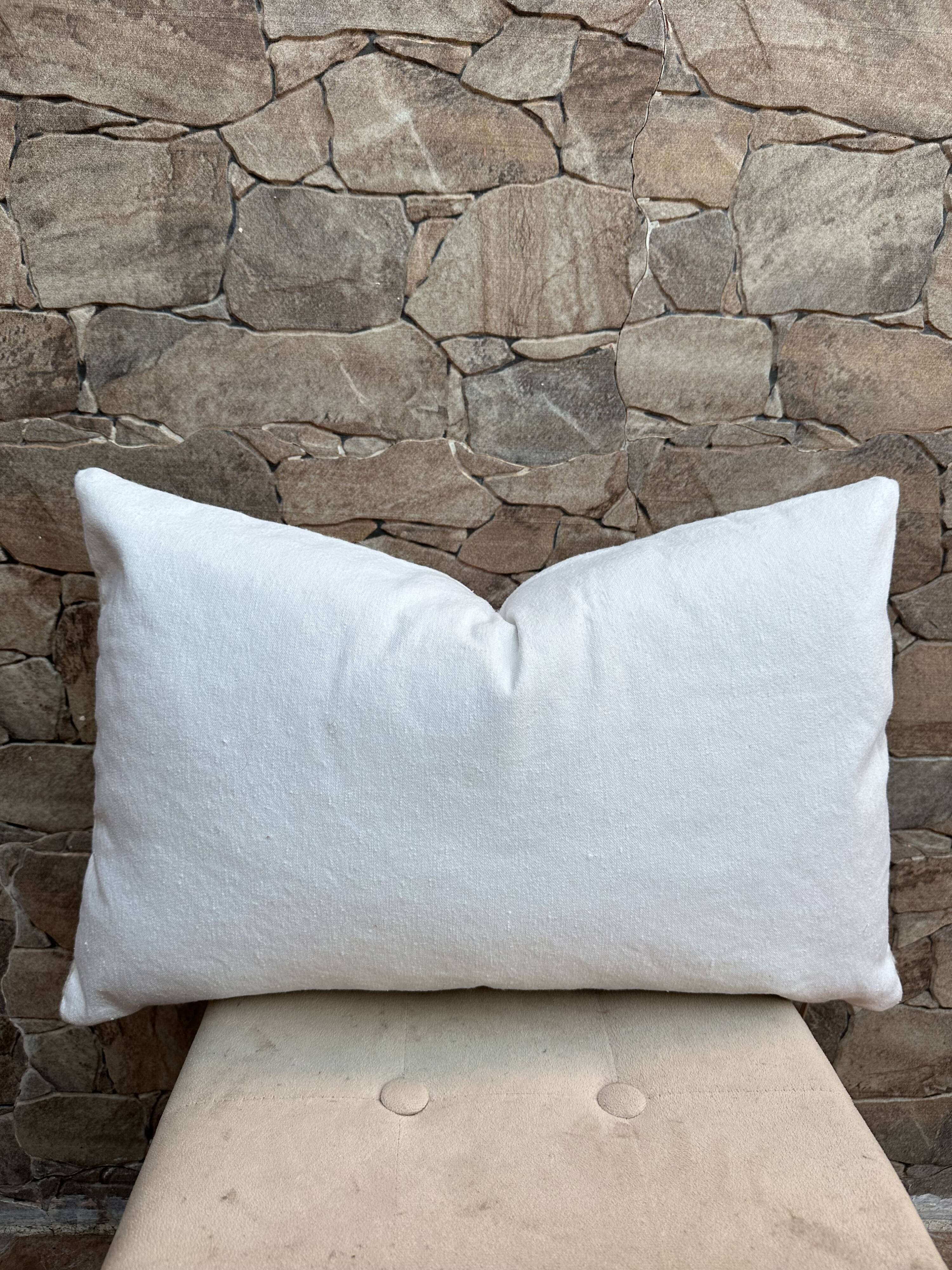 Handmade cushion cover in Berber wool: Moroccan Kilim cushion.