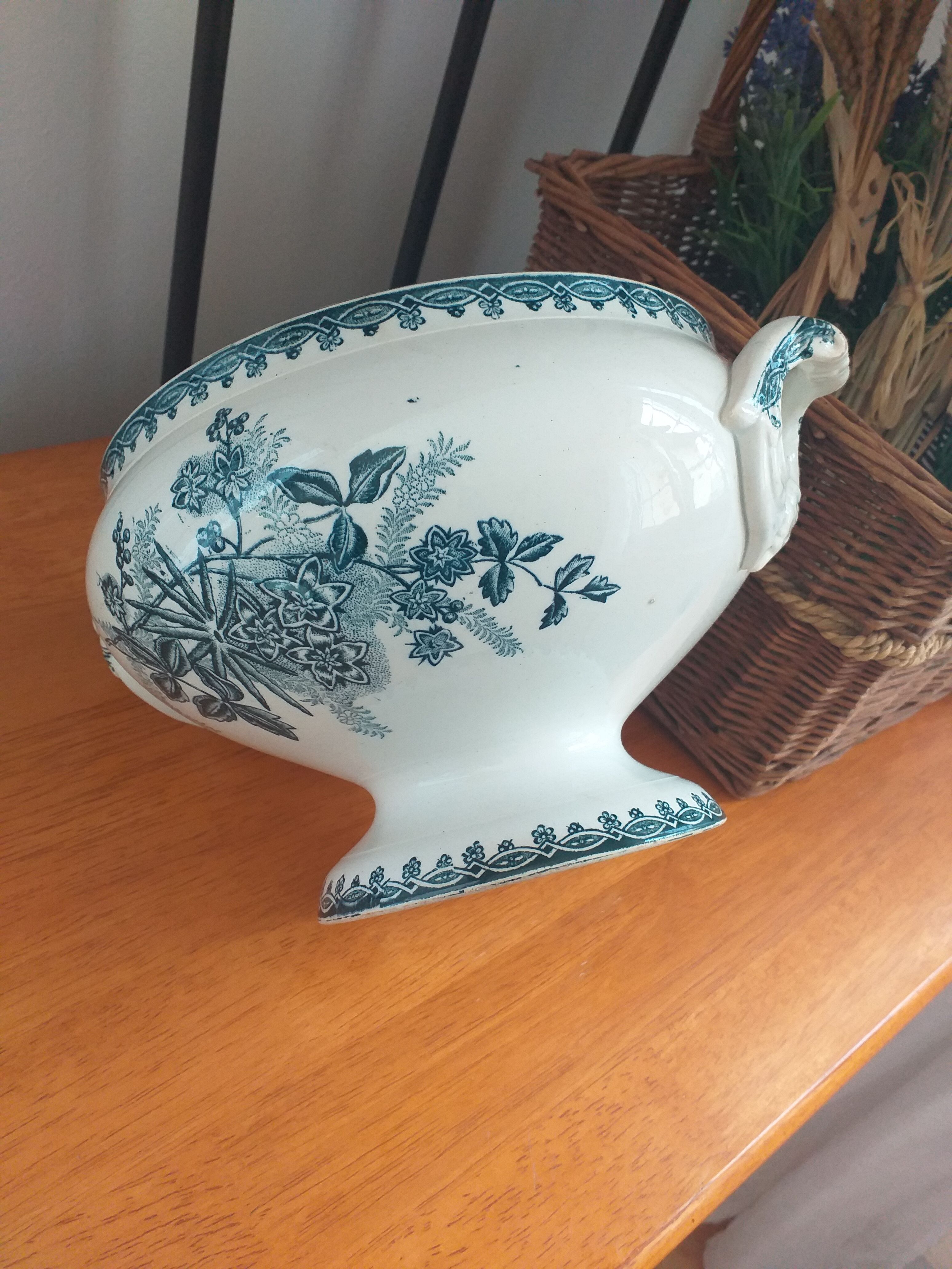 Tureen land iron land company Amandinian model Margot