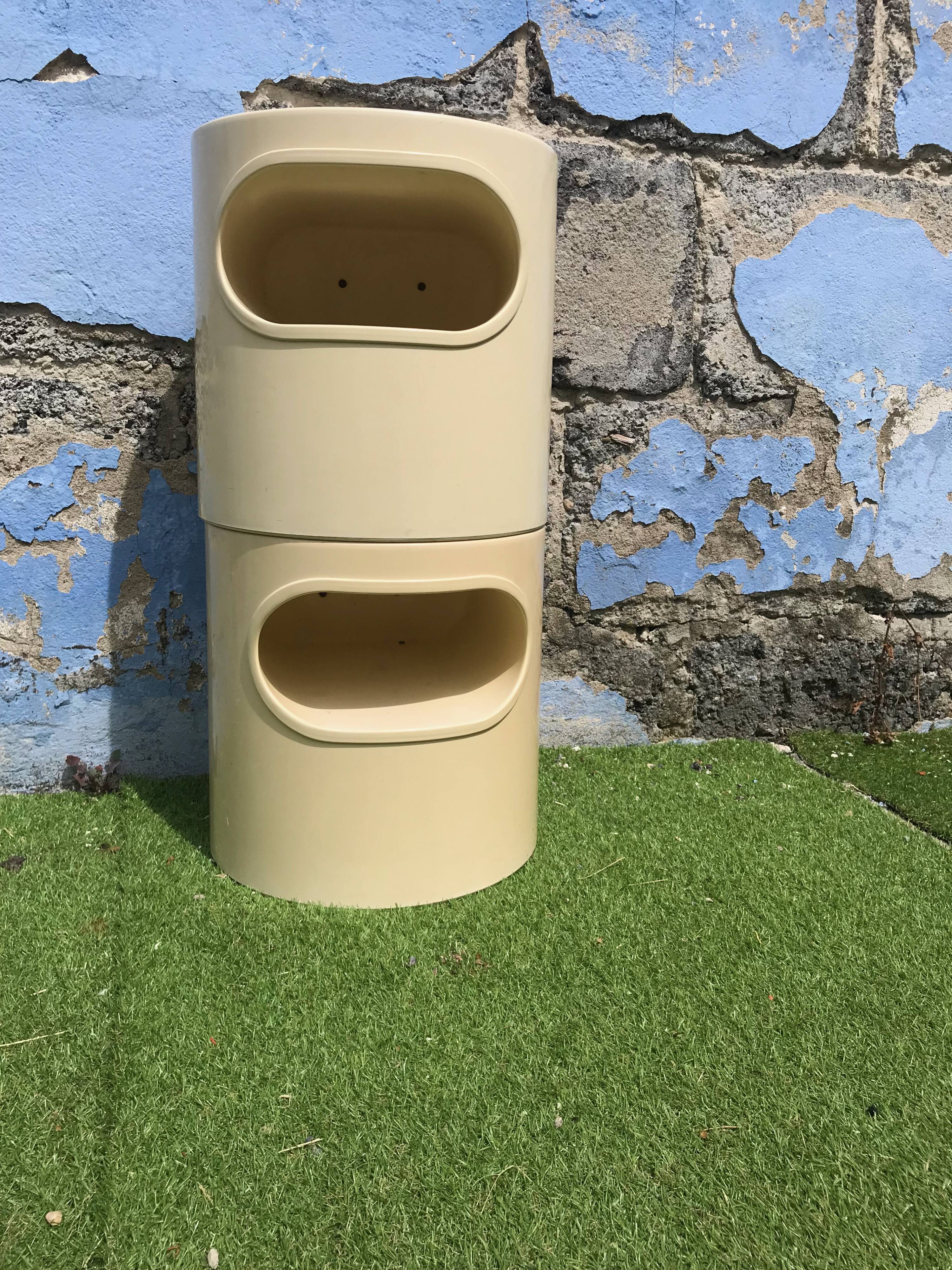 Pair of Giano Vano bedside tables by Emma Gismondi Schweinberger for Artemide