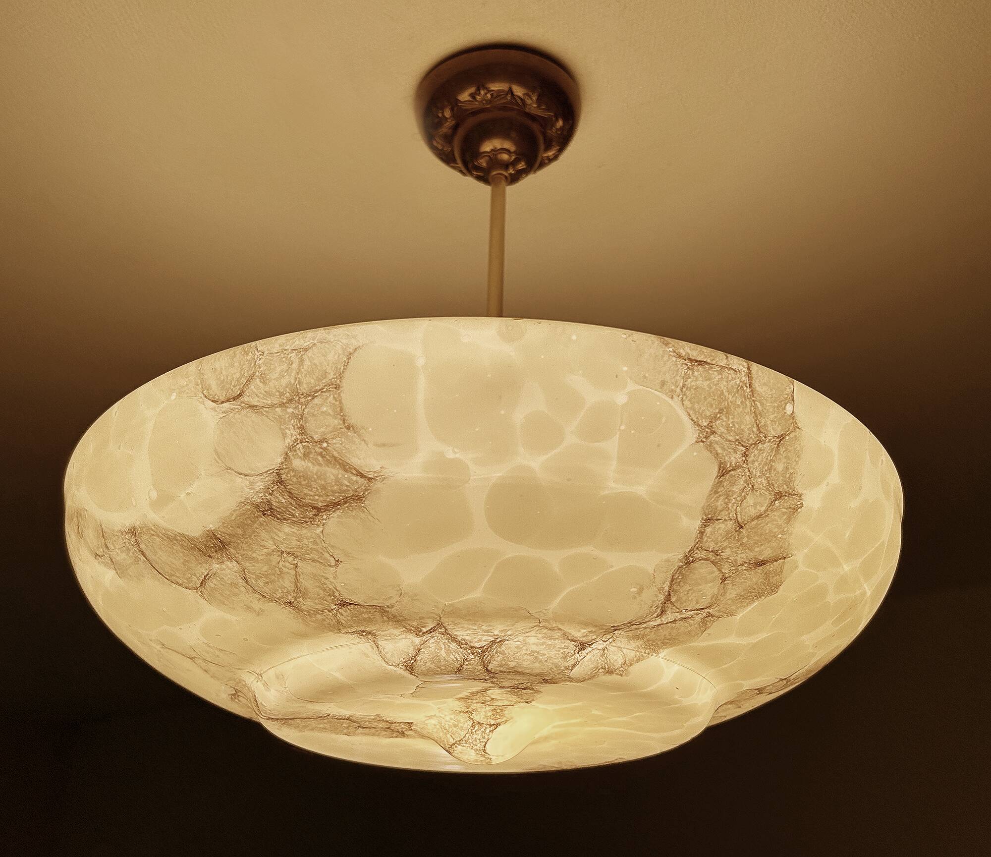 Suspension Art Déco en verre et bakélite