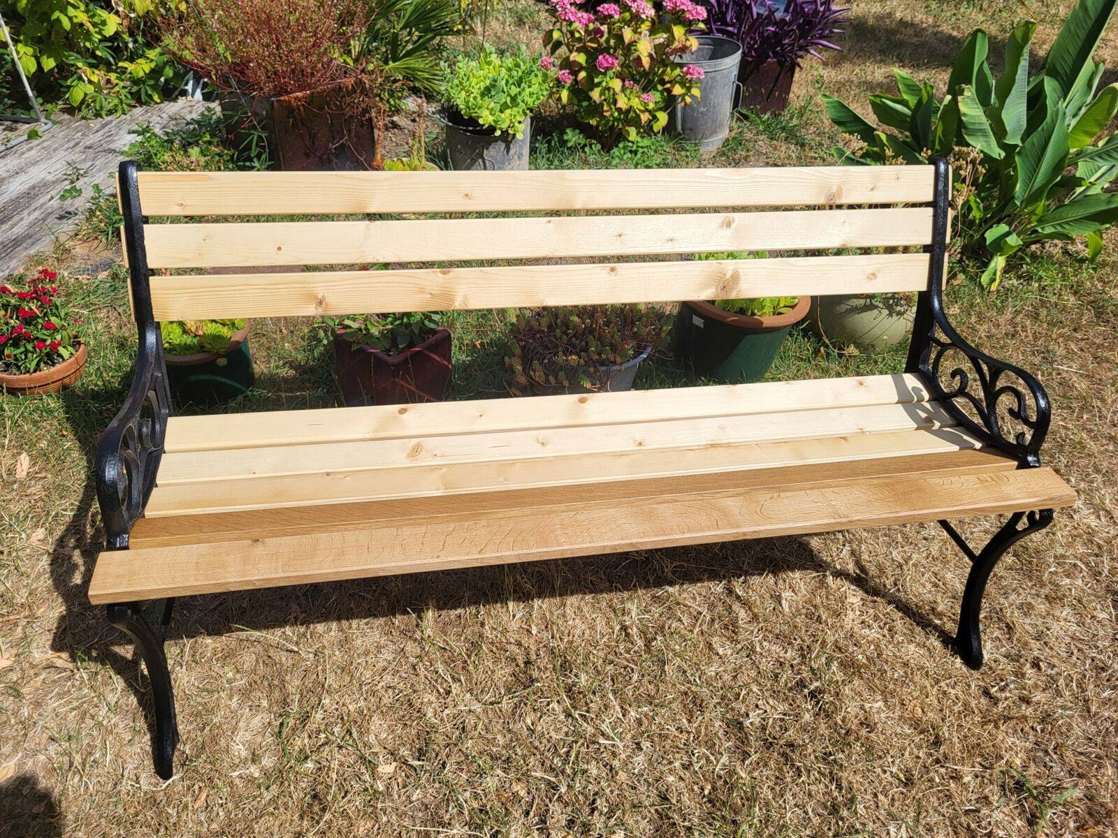 Old "Jardins de Paris" bench in Art Nouveau style (restored)