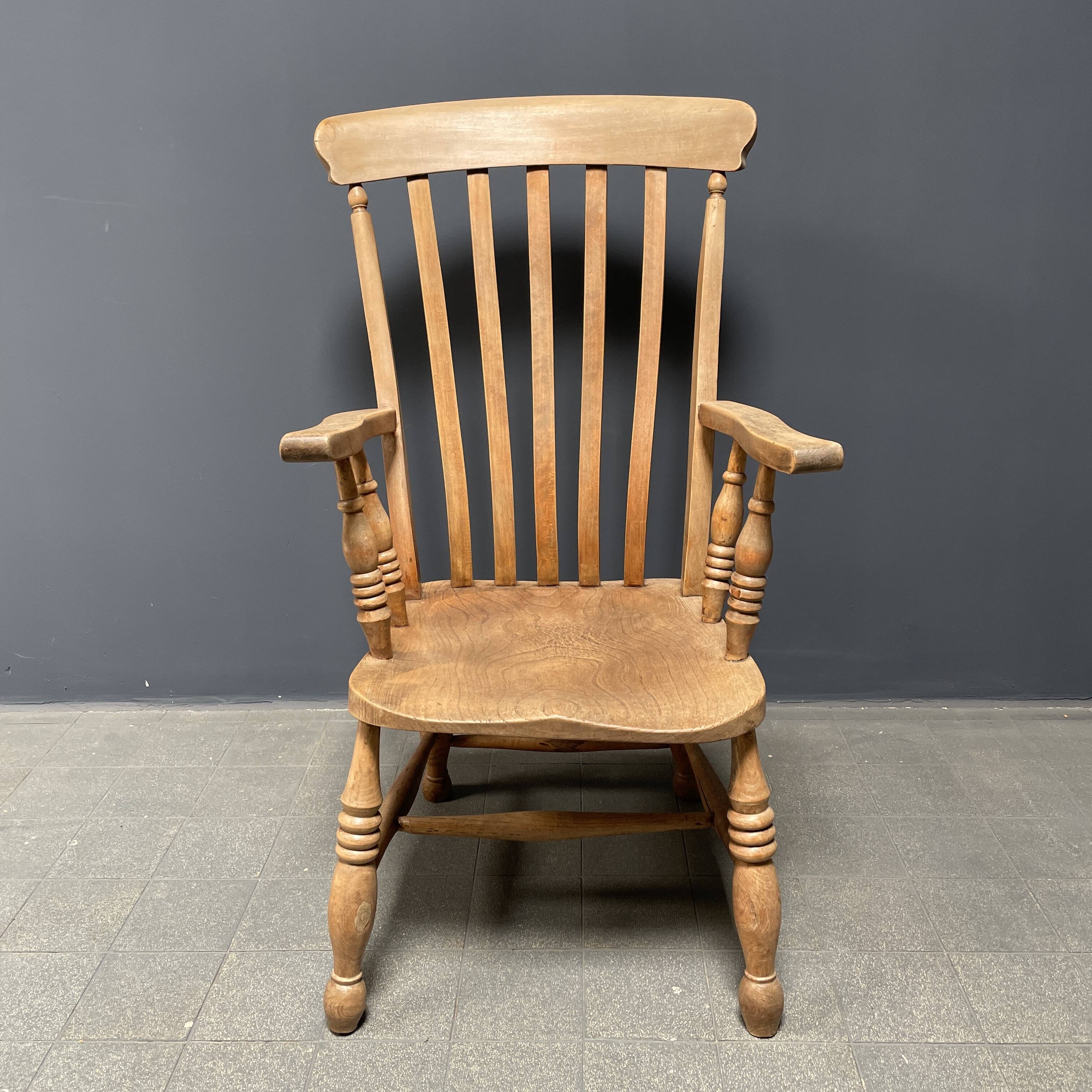Fauteuil Windsor anglais en bois d'orme clair