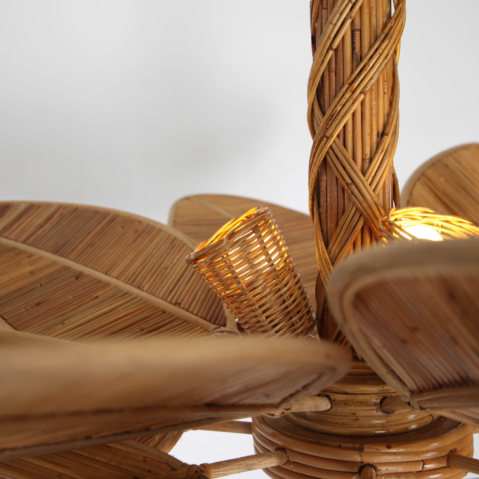 "Flower" chandelier in rattan