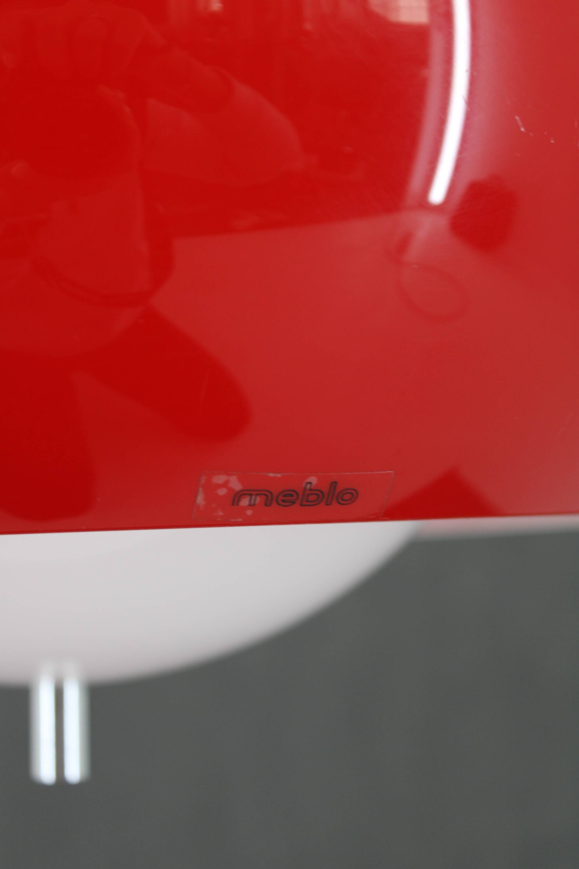 Suspension rouge Harvey Guzzini des années 1970 pour Meblo, Italie