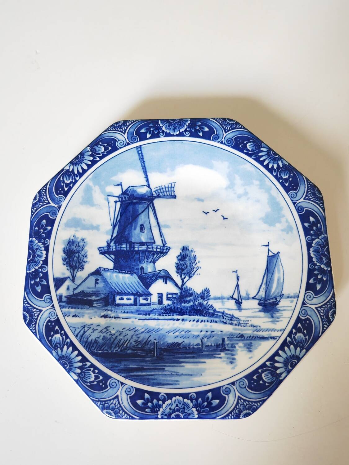 Delft mill and boats plate