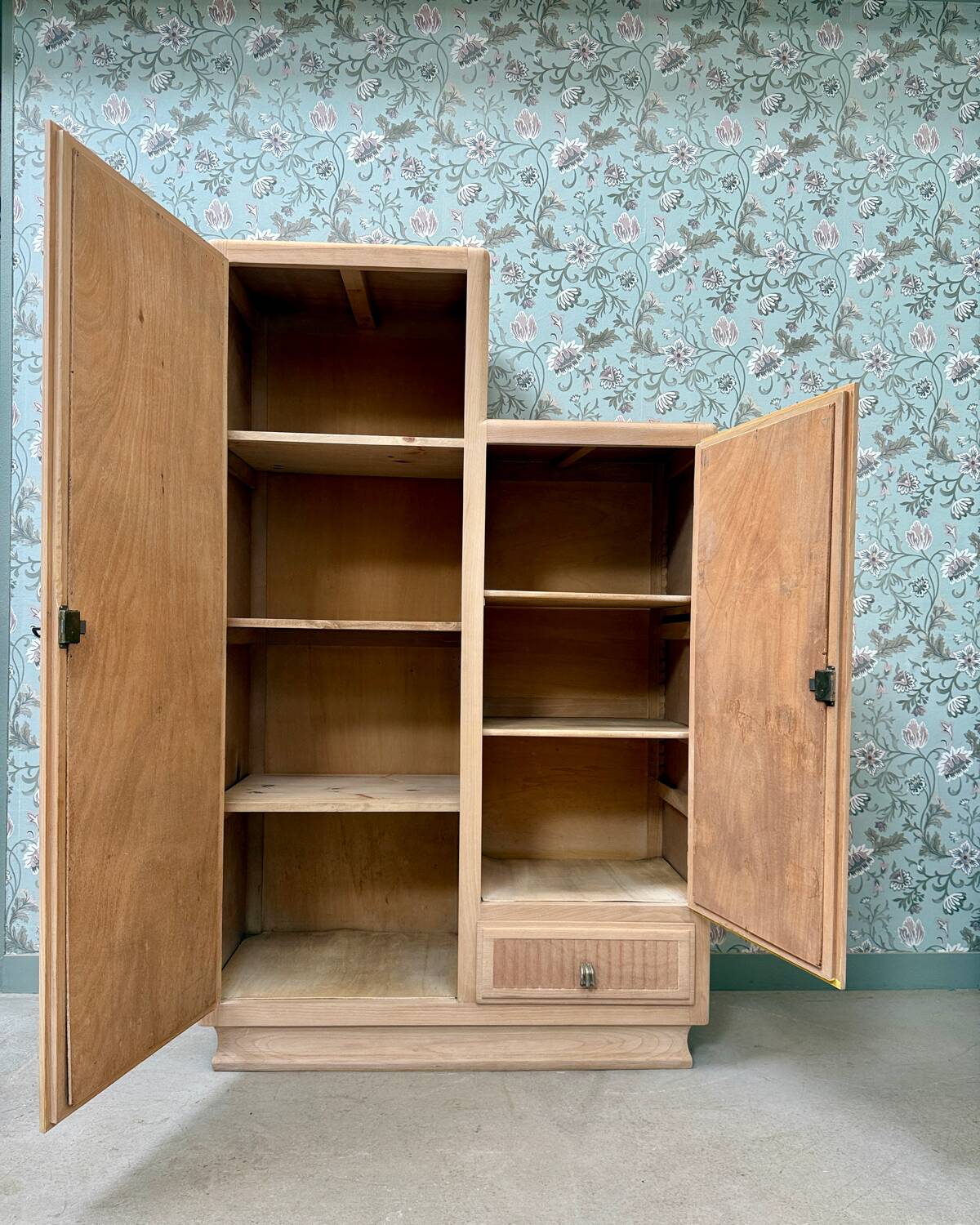 Asymmetrical Art Deco wardrobe (renovated)