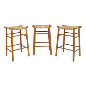 Ensemble de 3 tabourets de bar en chêne et assise en jonc tressé