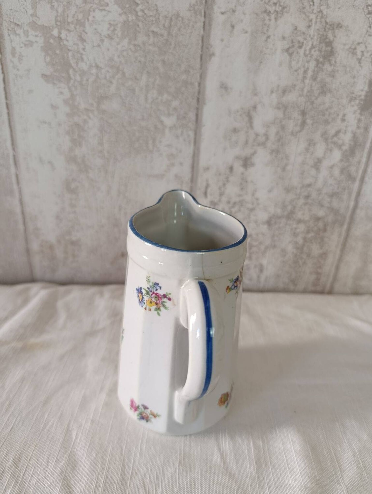 Pot à lait en faïence motifs petites fleurs